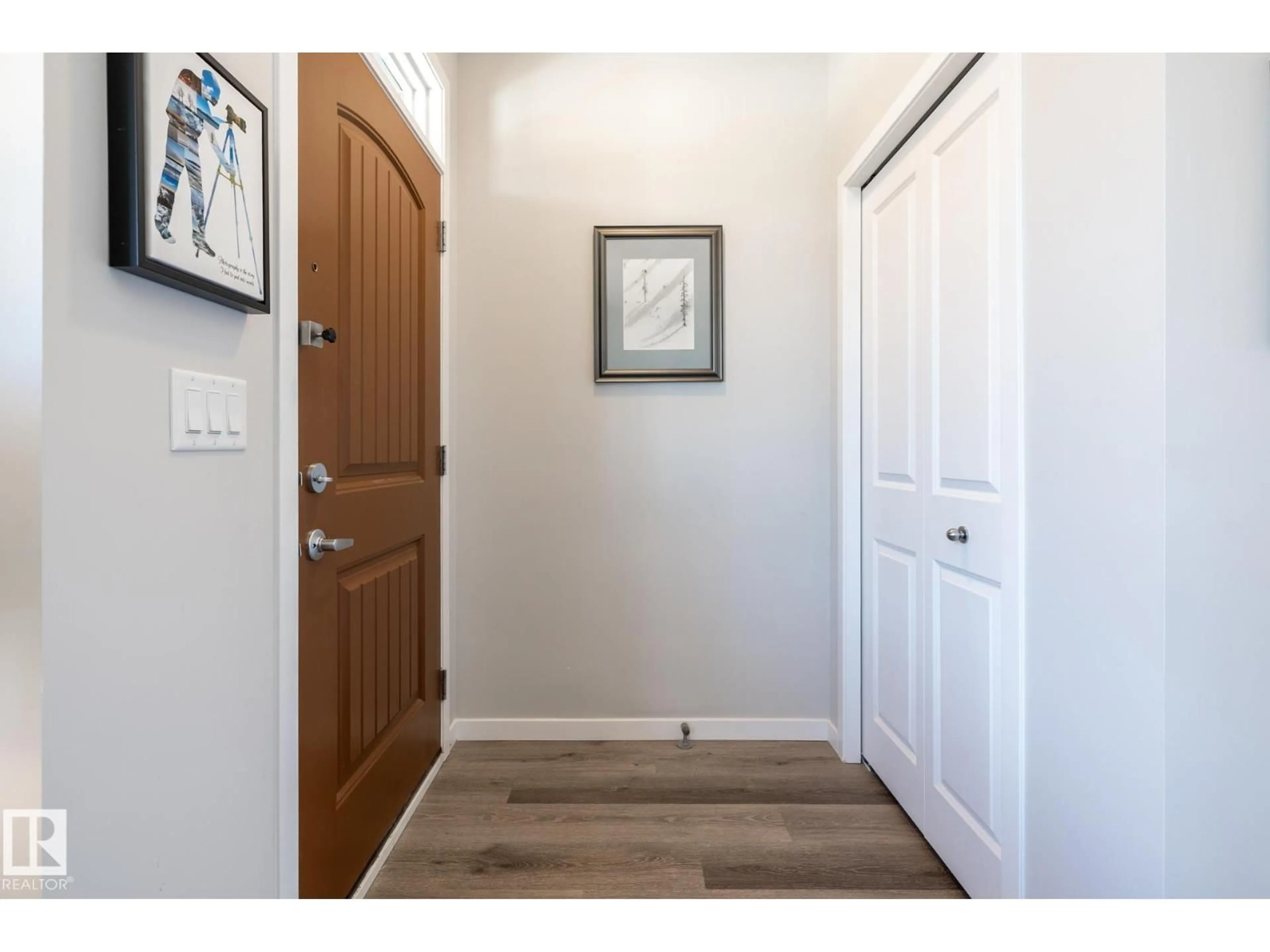 Indoor entryway for 23 TONEWOOD BV, Spruce Grove Alberta T7X0Z3