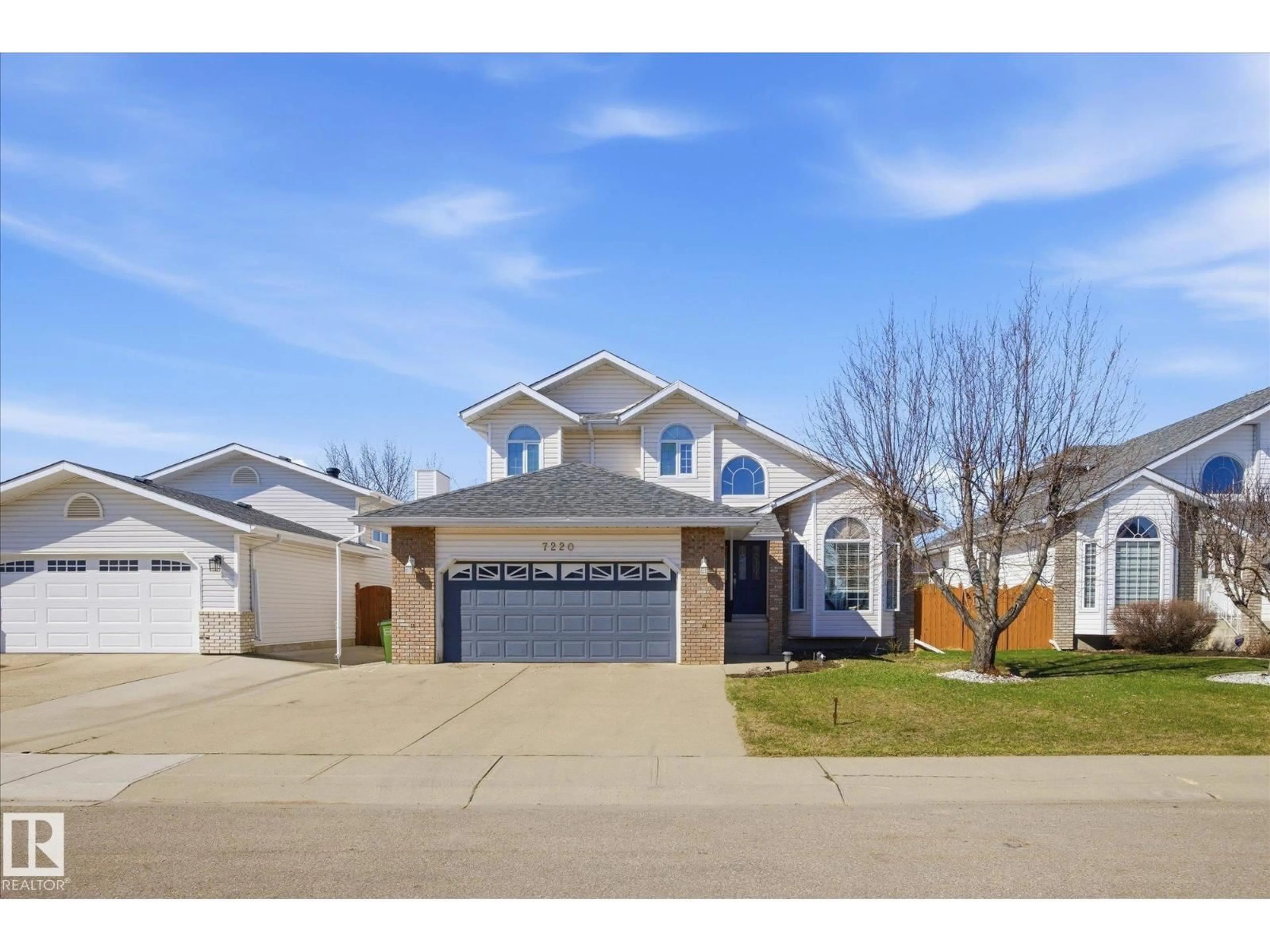 Home with vinyl exterior material, street for 7220 157 AV, Edmonton Alberta T5Z2Z7