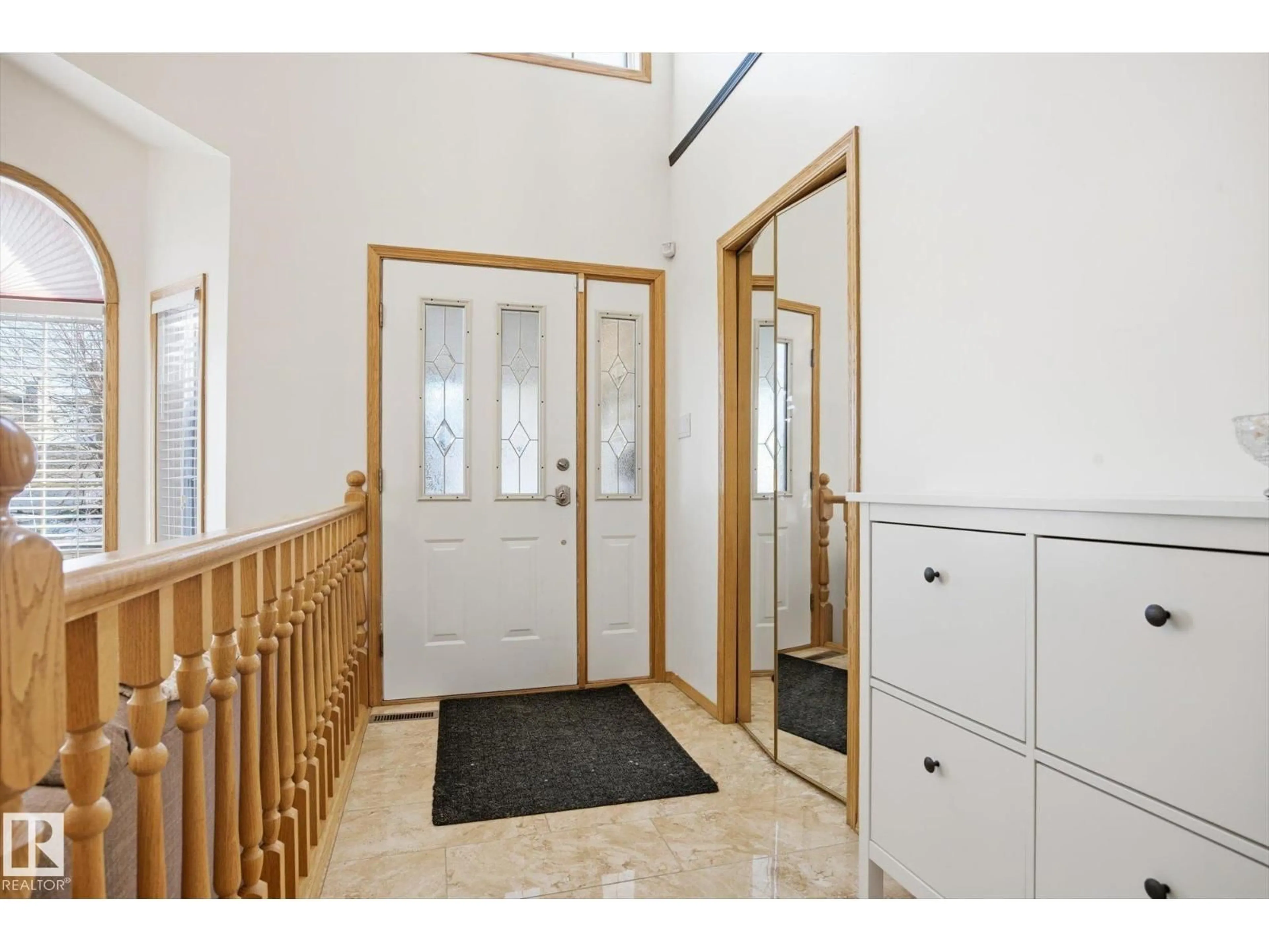 Indoor foyer for 7220 157 AV, Edmonton Alberta T5Z2Z7