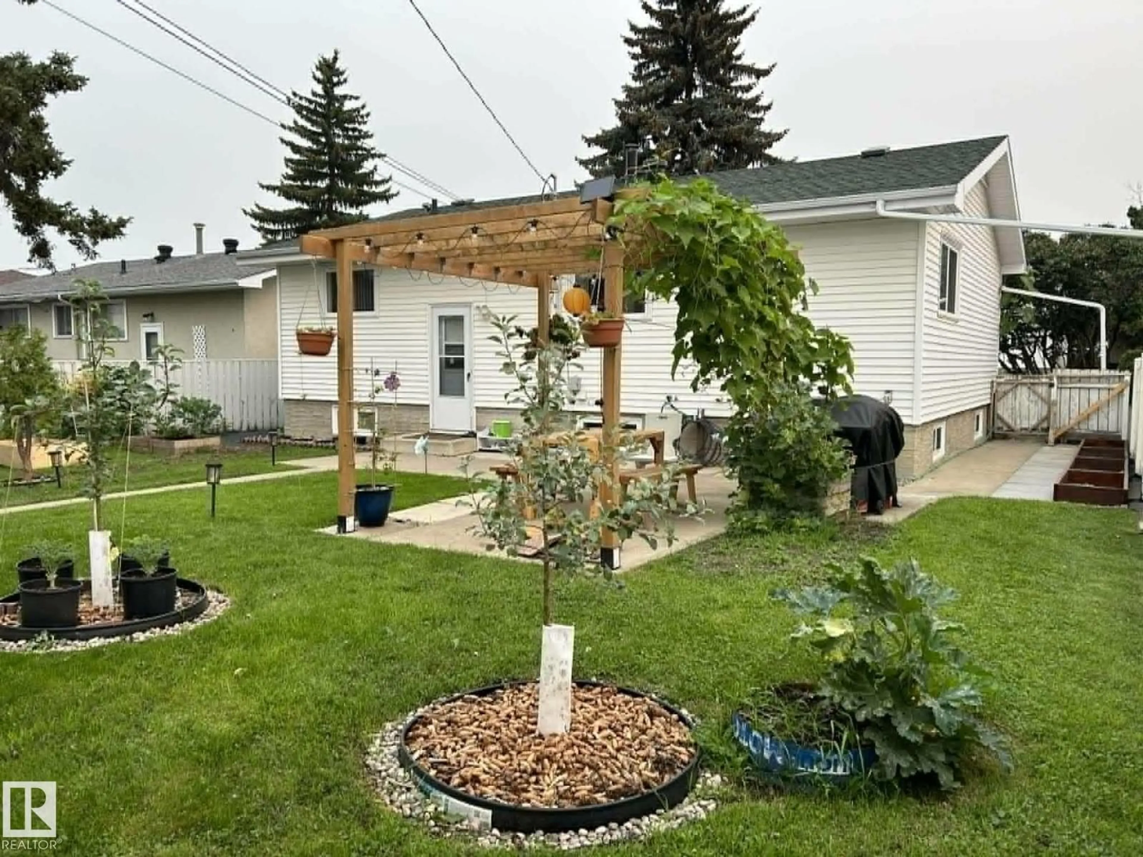 Patio, street for 7807 132 AV, Edmonton Alberta T5C2B2