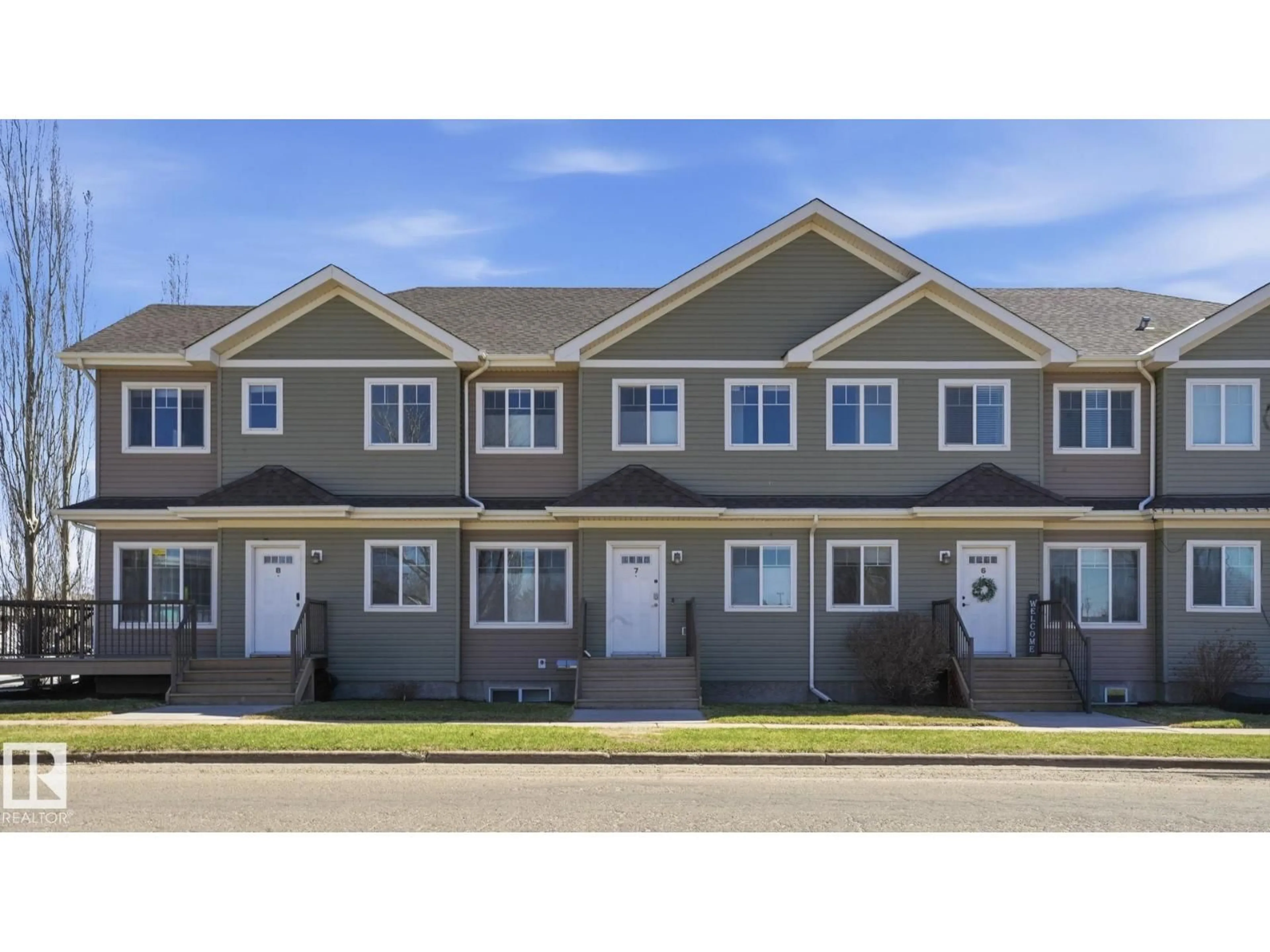 Home with vinyl exterior material, street for #7 - 300 QUEEN ST, Spruce Grove Alberta T7X2J1