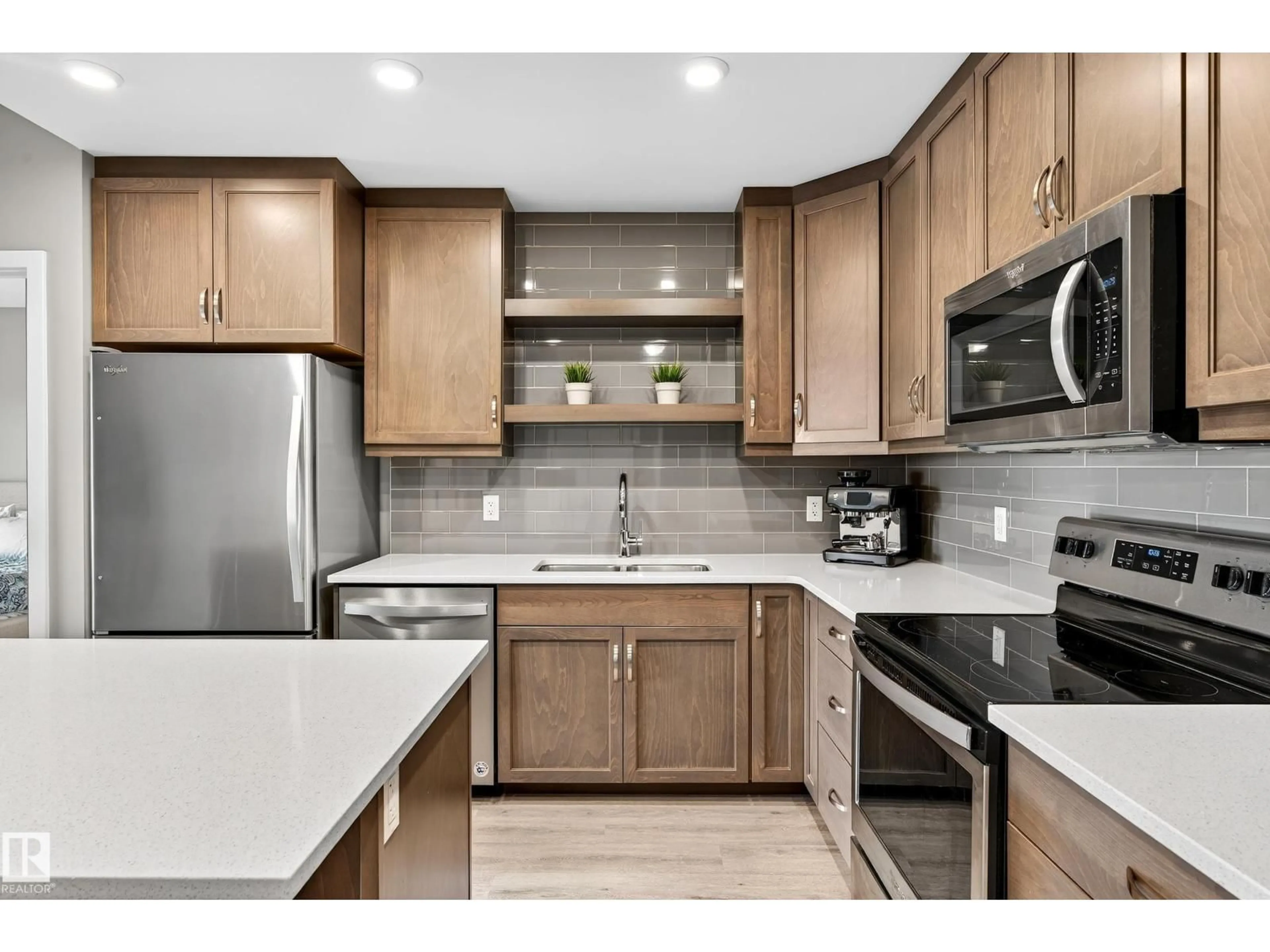 Standard kitchen, unknown for 428 5504 SCHONSEE DR NW, Edmonton Alberta T5Z0N9