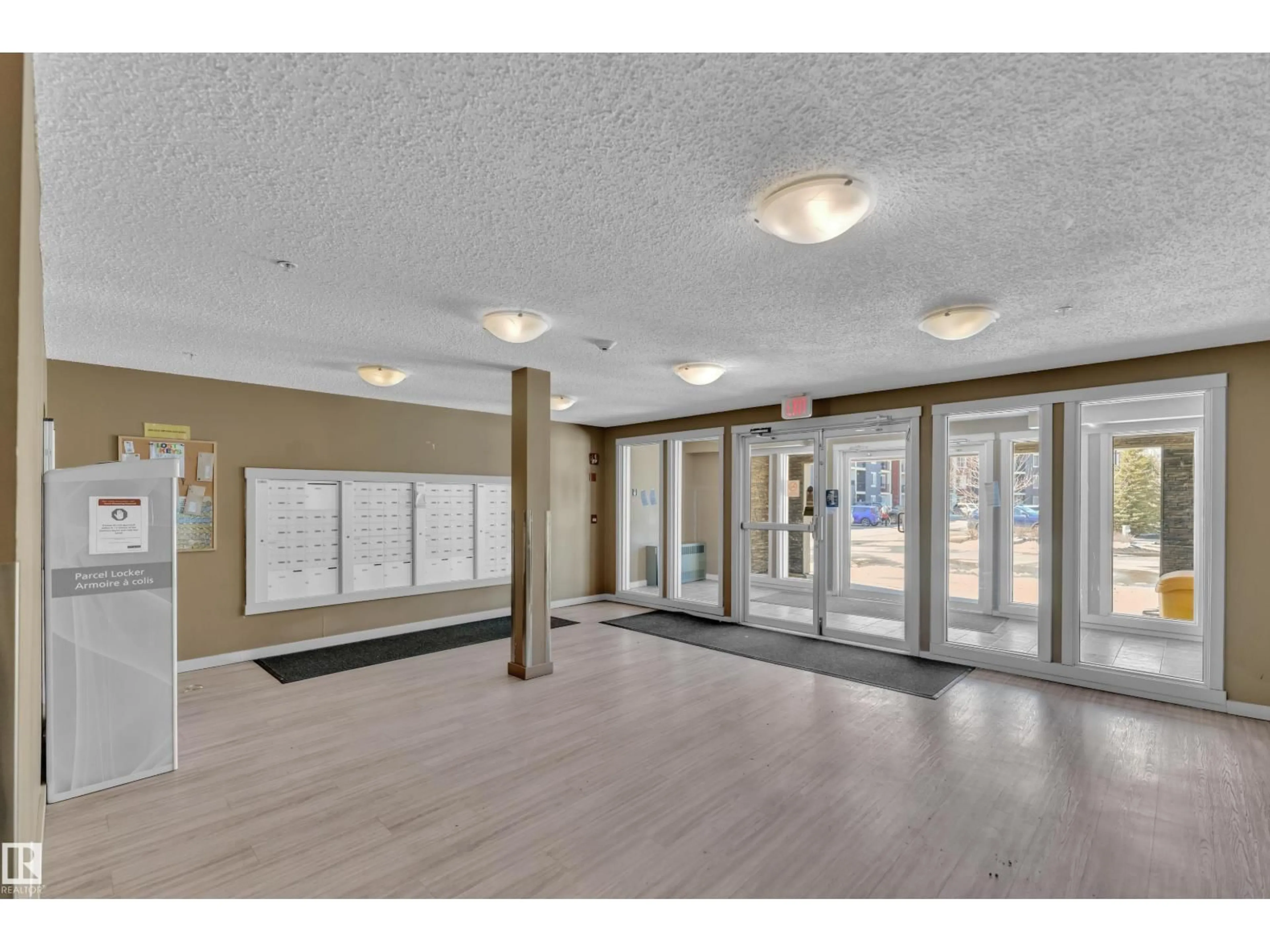 Indoor foyer for #424 - 18126 77 ST, Edmonton Alberta T5Z0N7