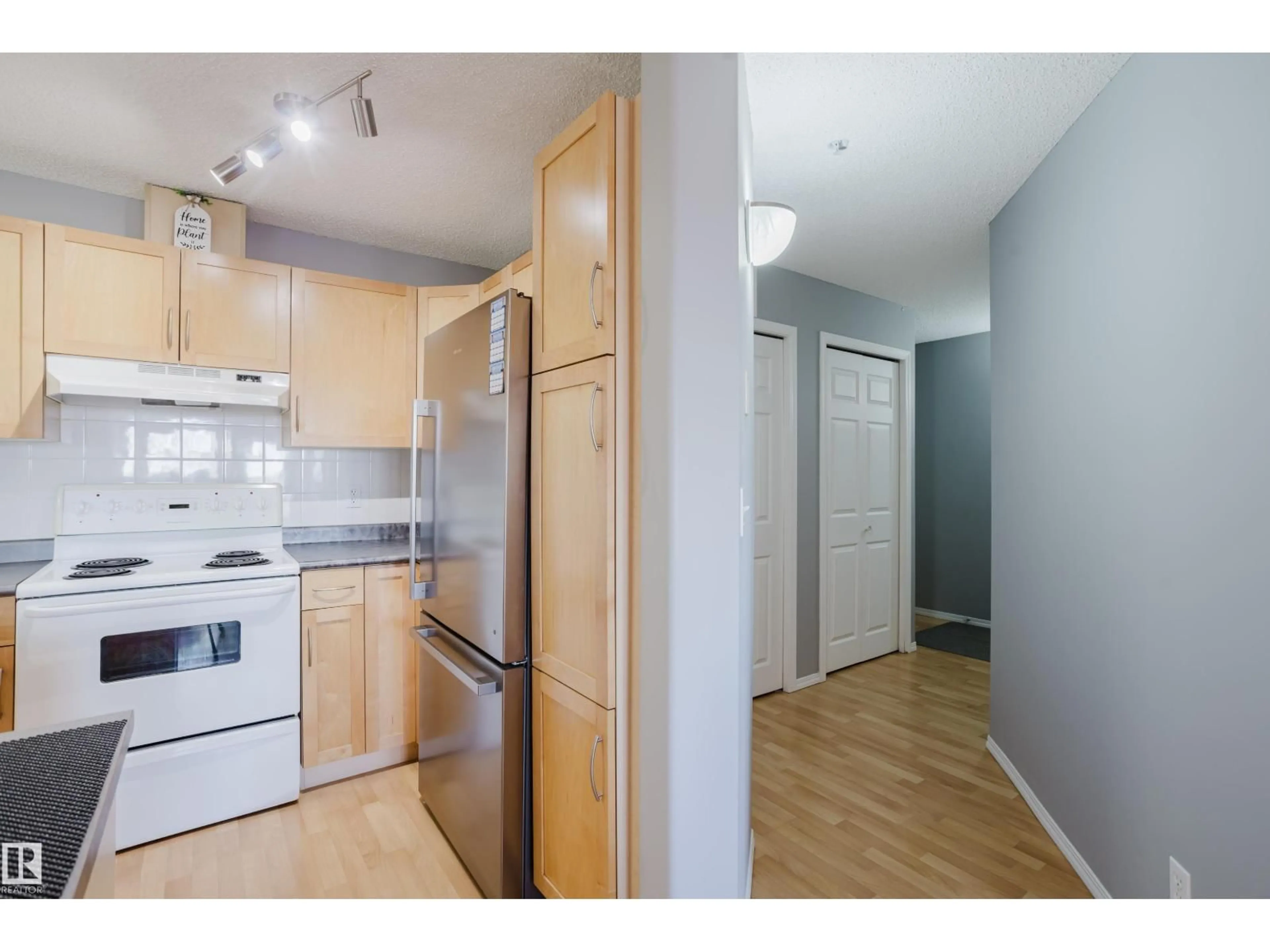 Standard kitchen, unknown for 508 - 11103 84 AV, Edmonton Alberta T6G2X4