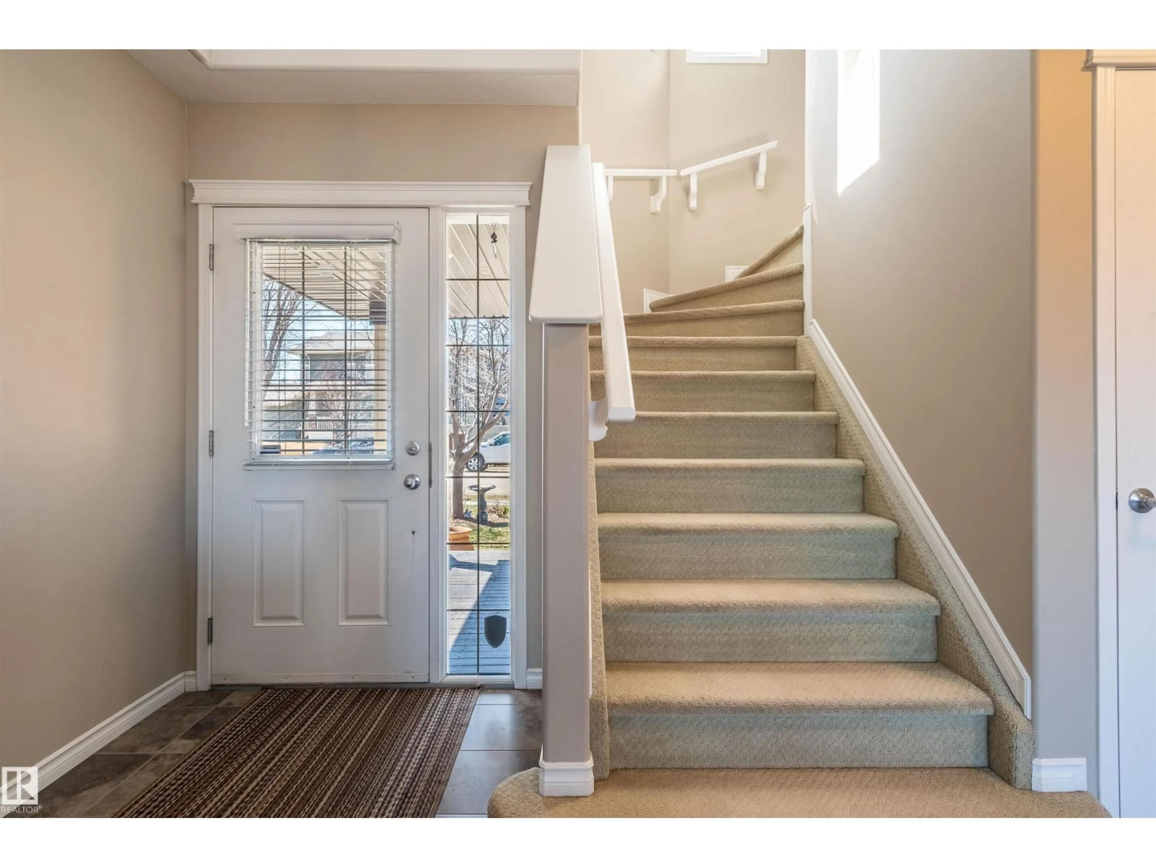 Indoor entryway for 121 ELLINGTON CR, St. Albert Alberta T8N4C6