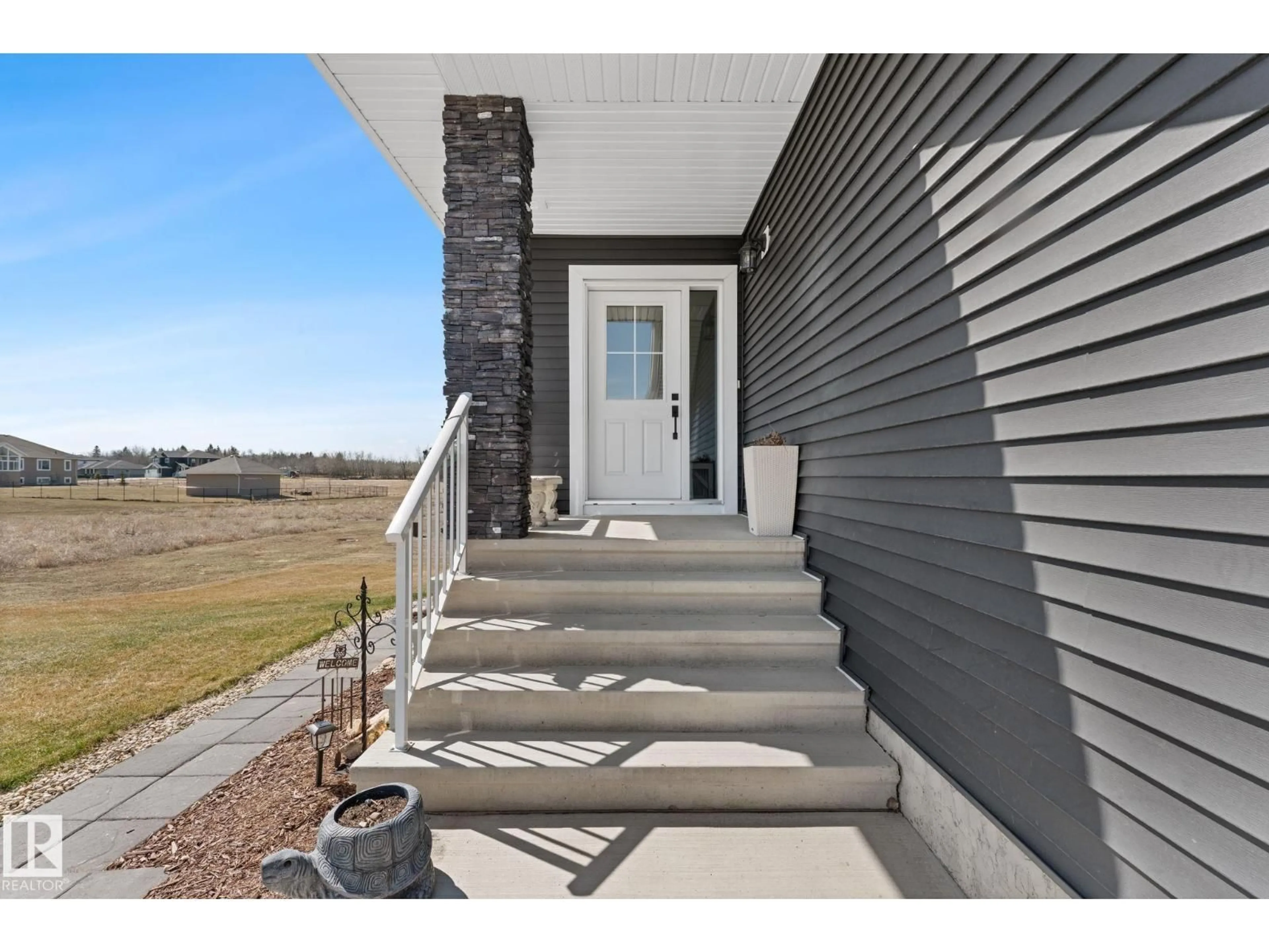 Indoor entryway for 26409 - 32 TWP ROAD 532 A, Rural Parkland County Alberta T7X0W7