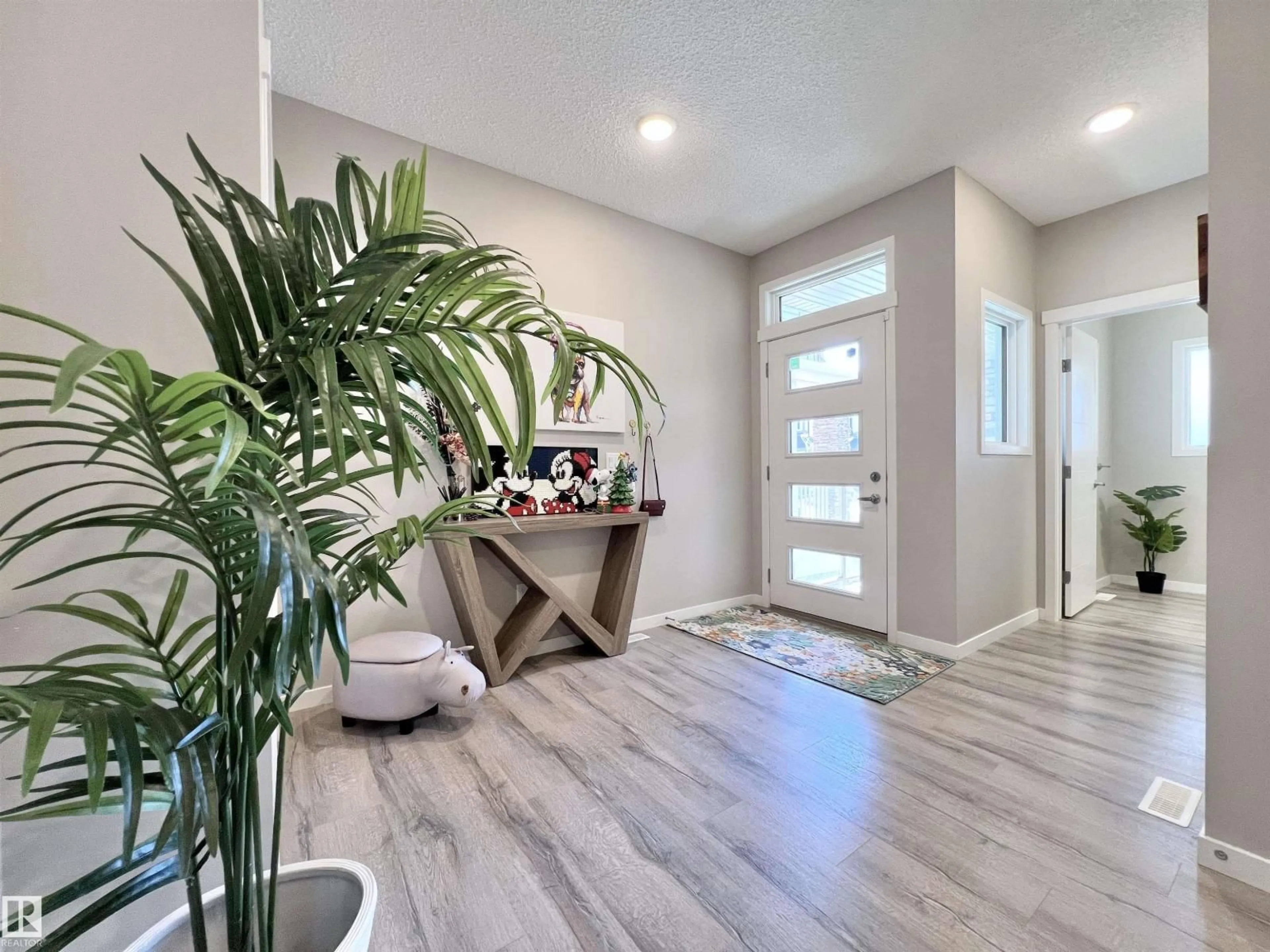 Indoor entryway for SW - 17828 9 AV, Edmonton Alberta T6W3K2