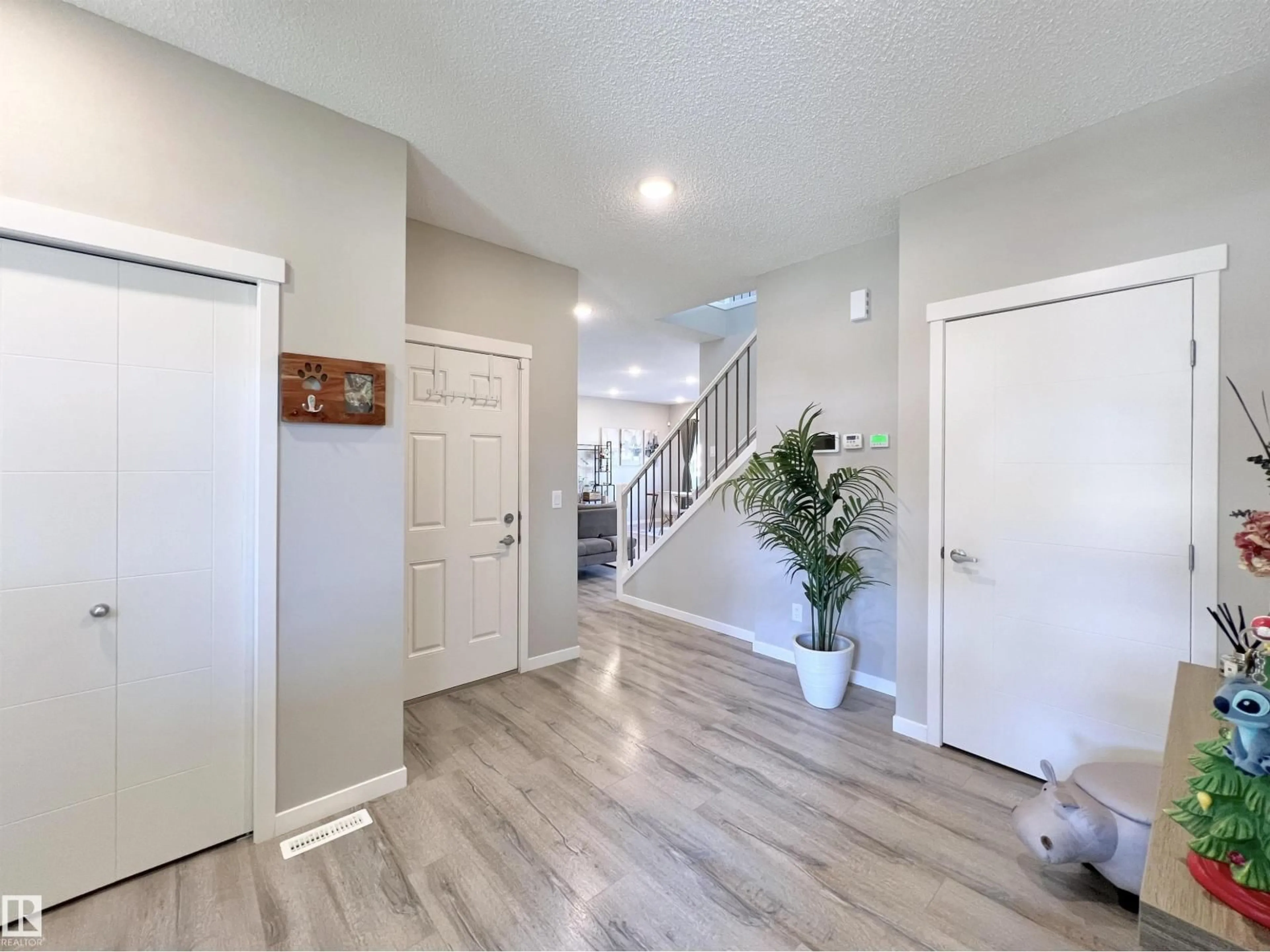 Indoor entryway for SW - 17828 9 AV, Edmonton Alberta T6W3K2