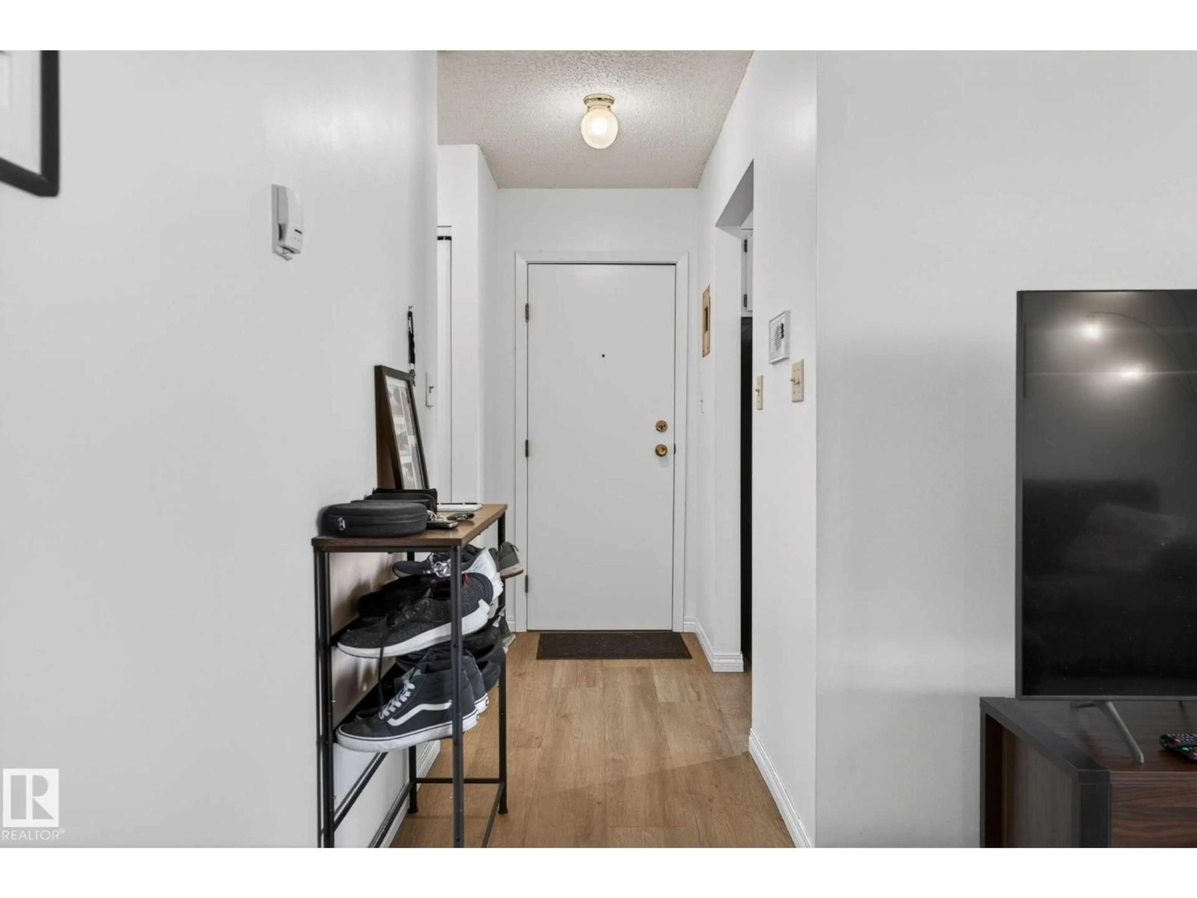 Indoor entryway for 301 - 7203 171 ST NW, Edmonton Alberta T5T2R1