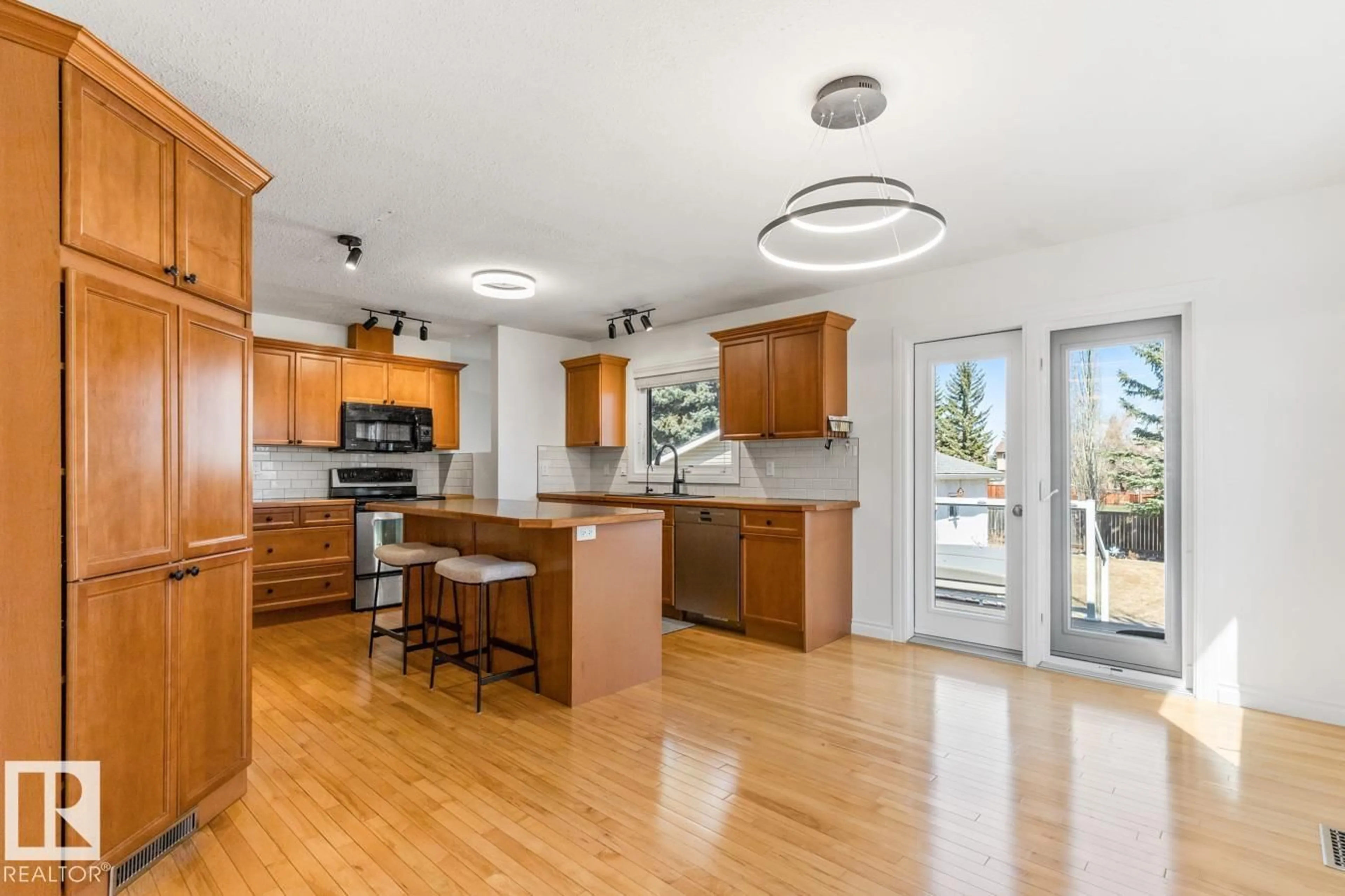 Open concept kitchen, unknown for 18536 68 AV, Edmonton Alberta T5T2M7