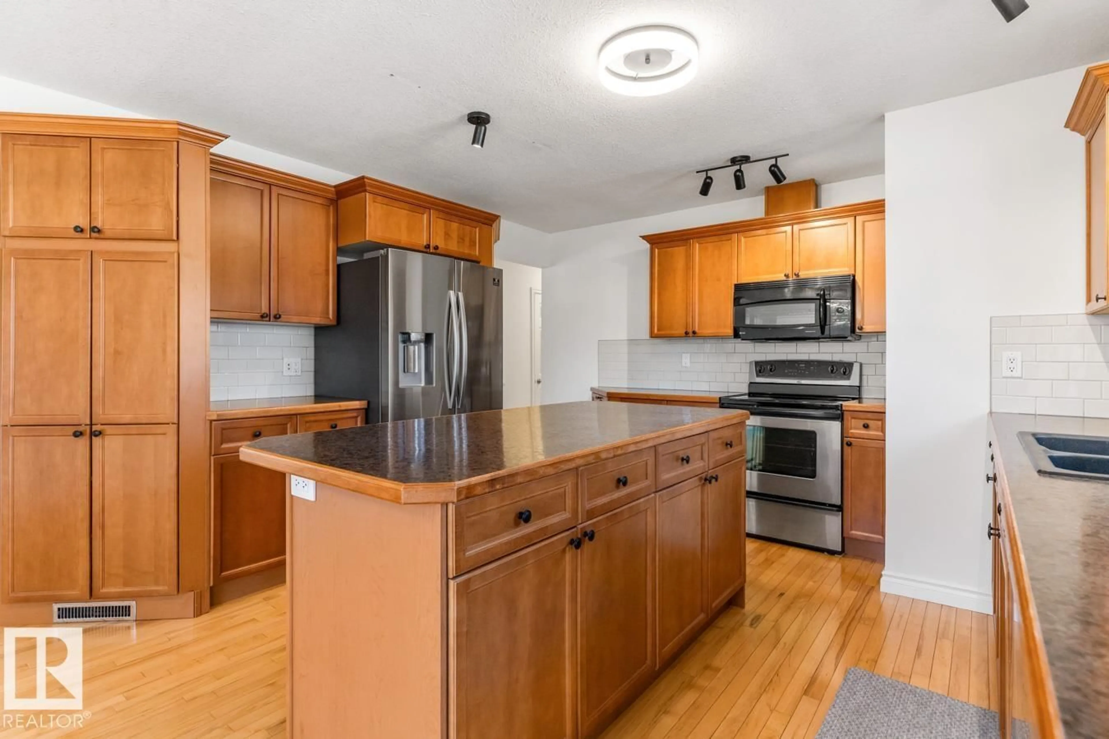 Open concept kitchen, wood/laminate floor for 18536 68 AV, Edmonton Alberta T5T2M7