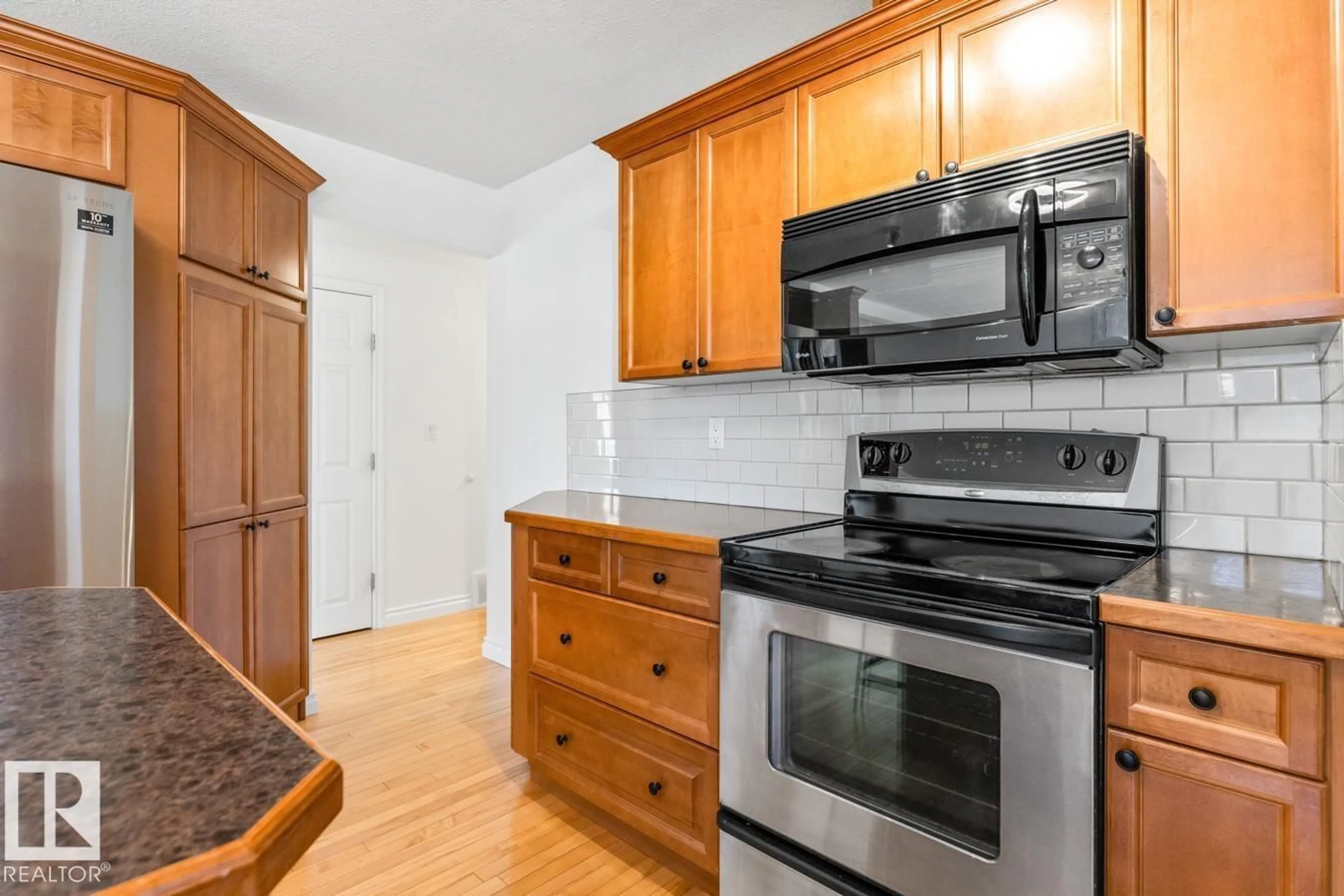 Standard kitchen, unknown for 18536 68 AV, Edmonton Alberta T5T2M7