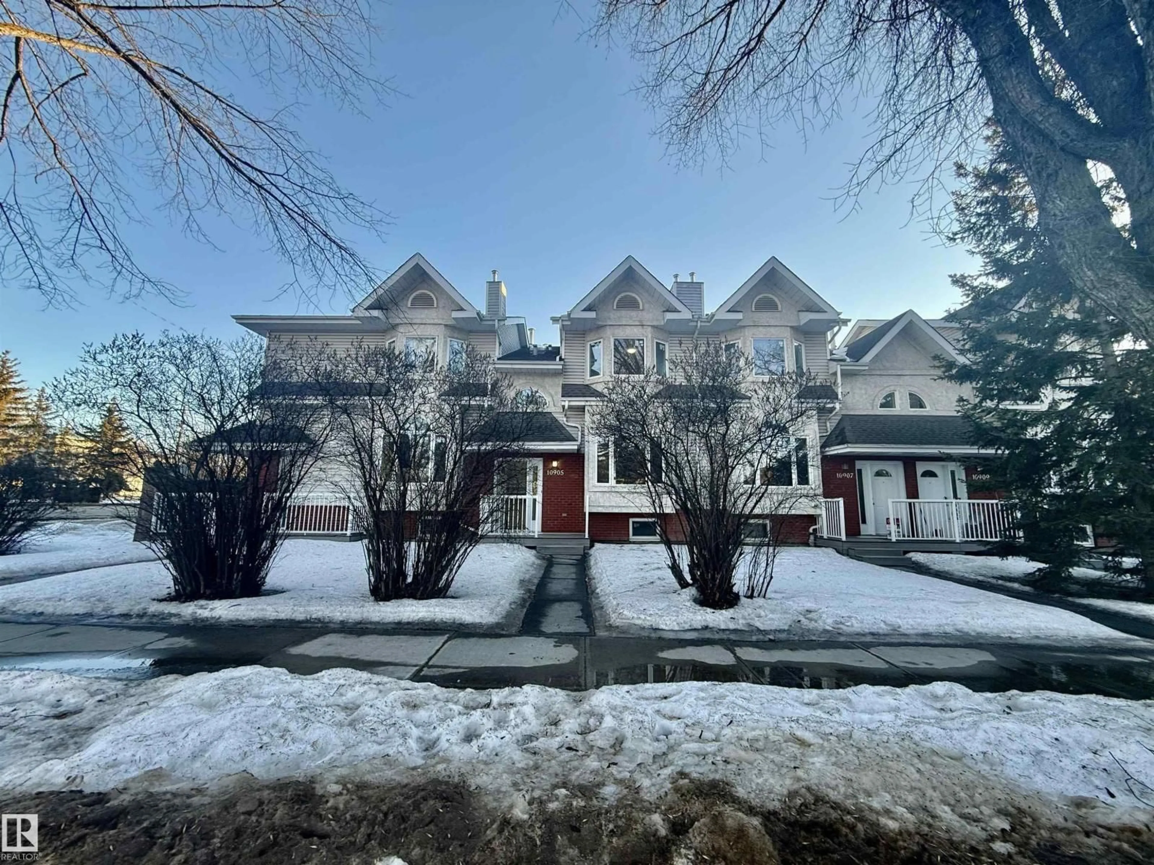 A pic from outside/outdoor area/front of a property/back of a property/a pic from drone, street for 10905 74 AV, Edmonton Alberta T6G2T6