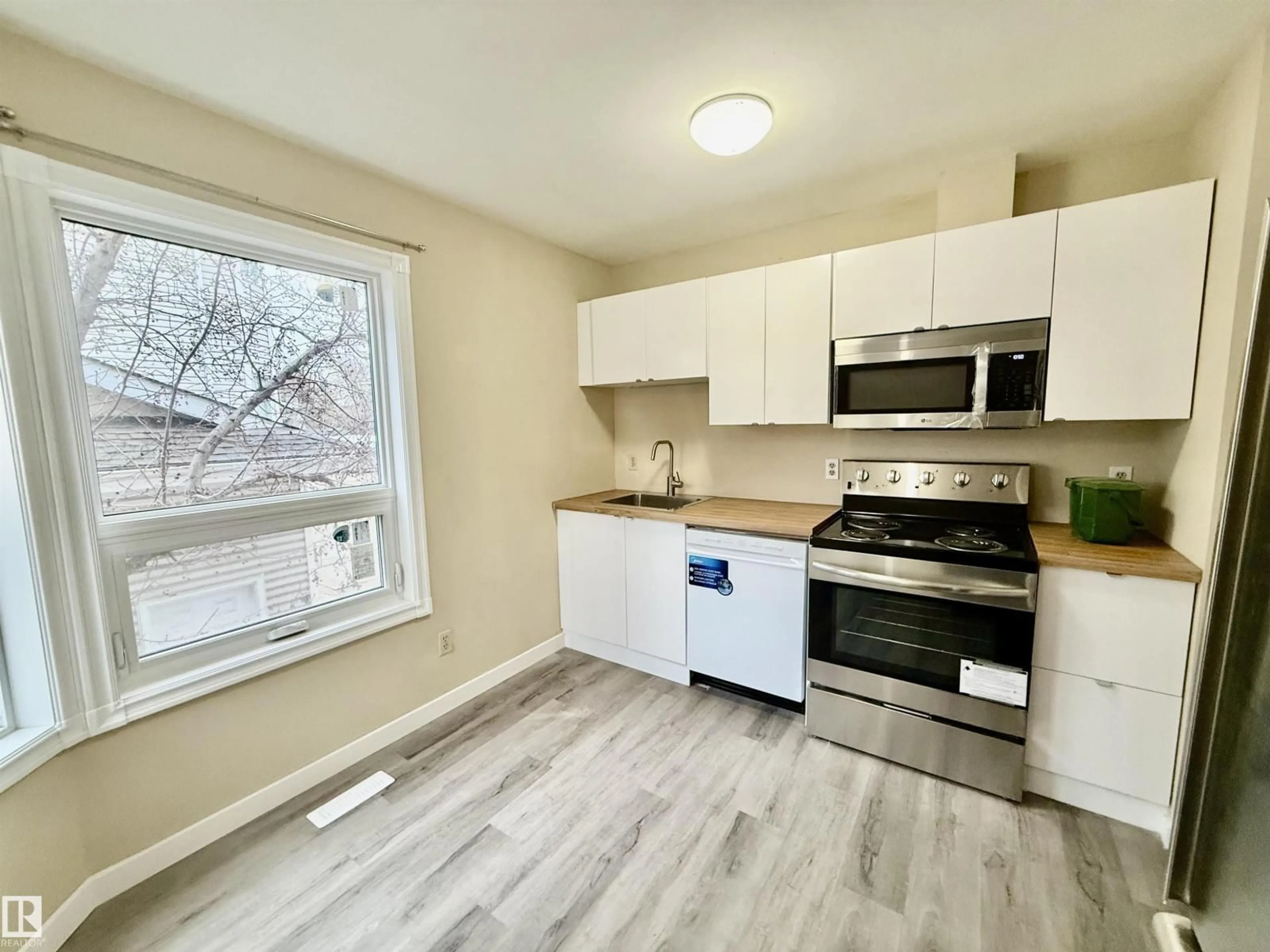 Unknown for 10905 74 AV, Edmonton Alberta T6G2T6