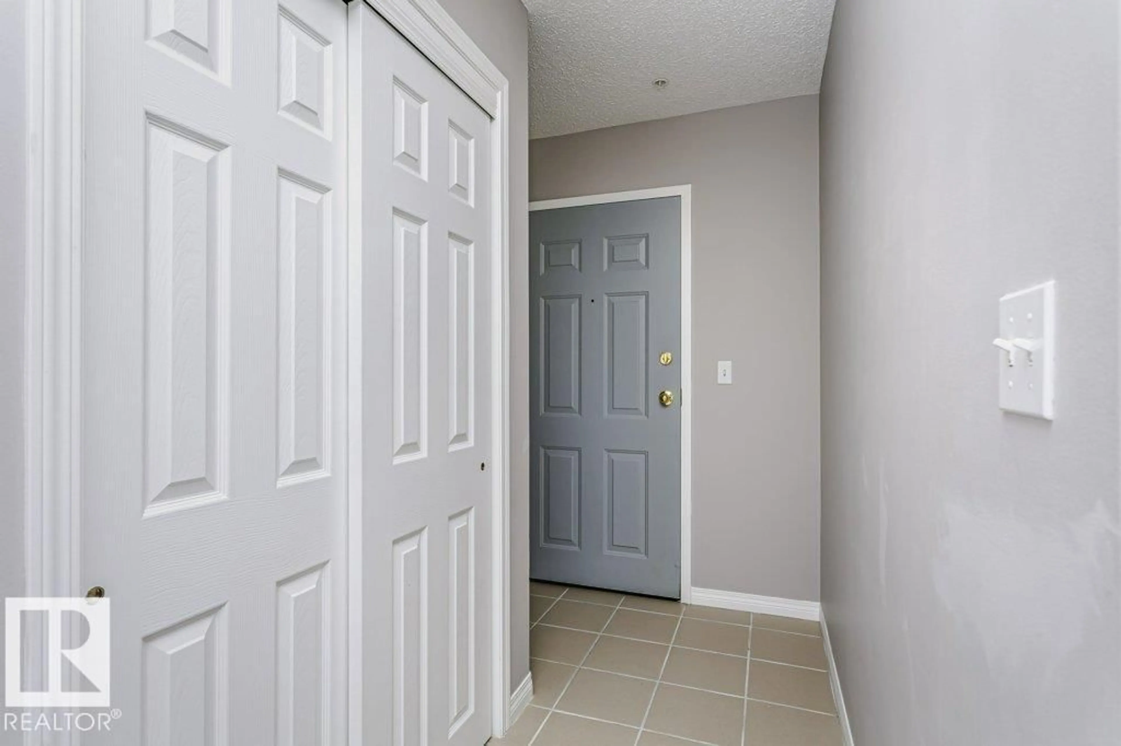Indoor entryway for 205 - 9932 100 AV, Fort Saskatchewan Alberta T8L4L2