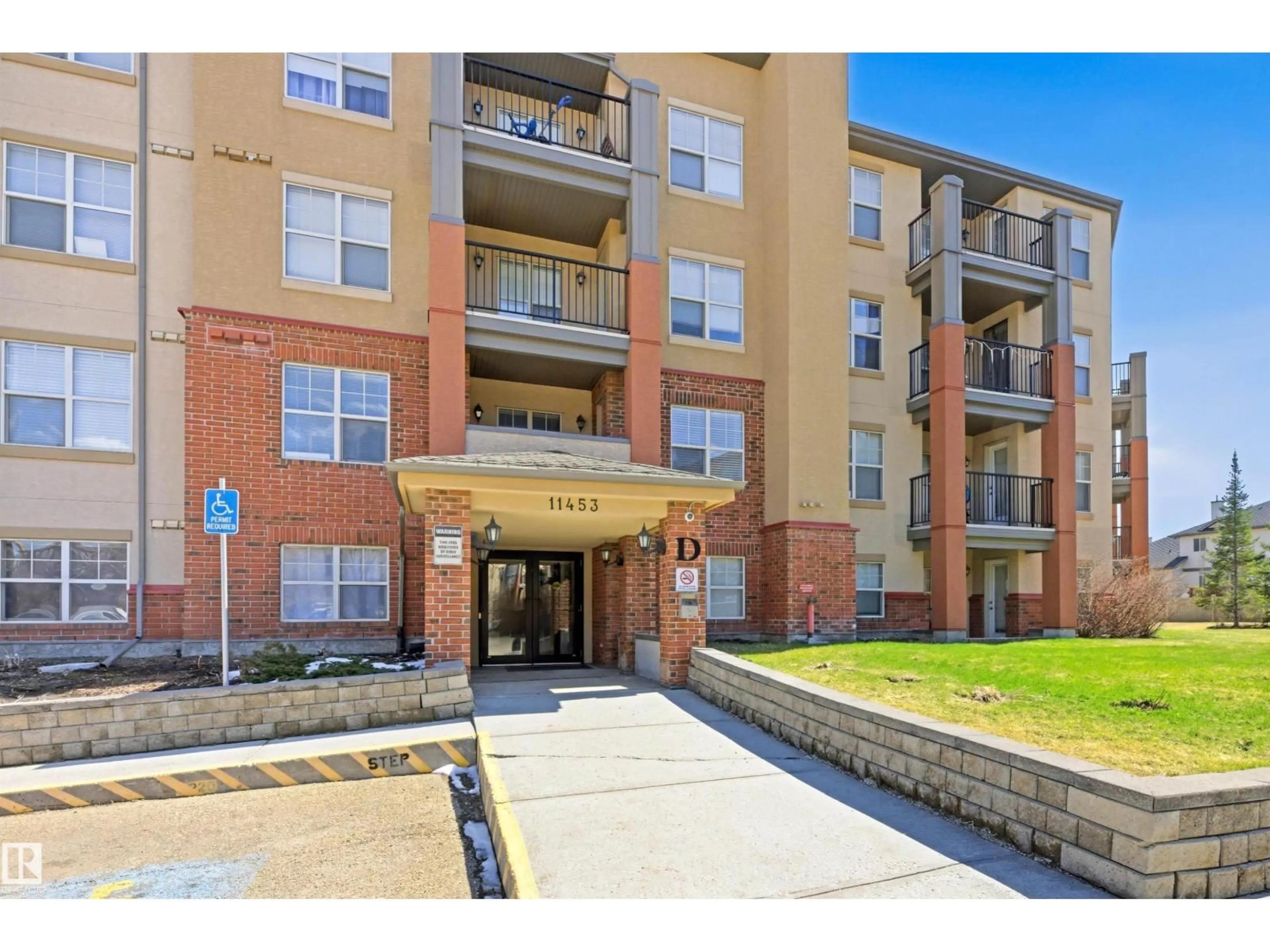 Indoor foyer for 407 - 11453 ELLERSLIE RD, Edmonton Alberta T6W1T3
