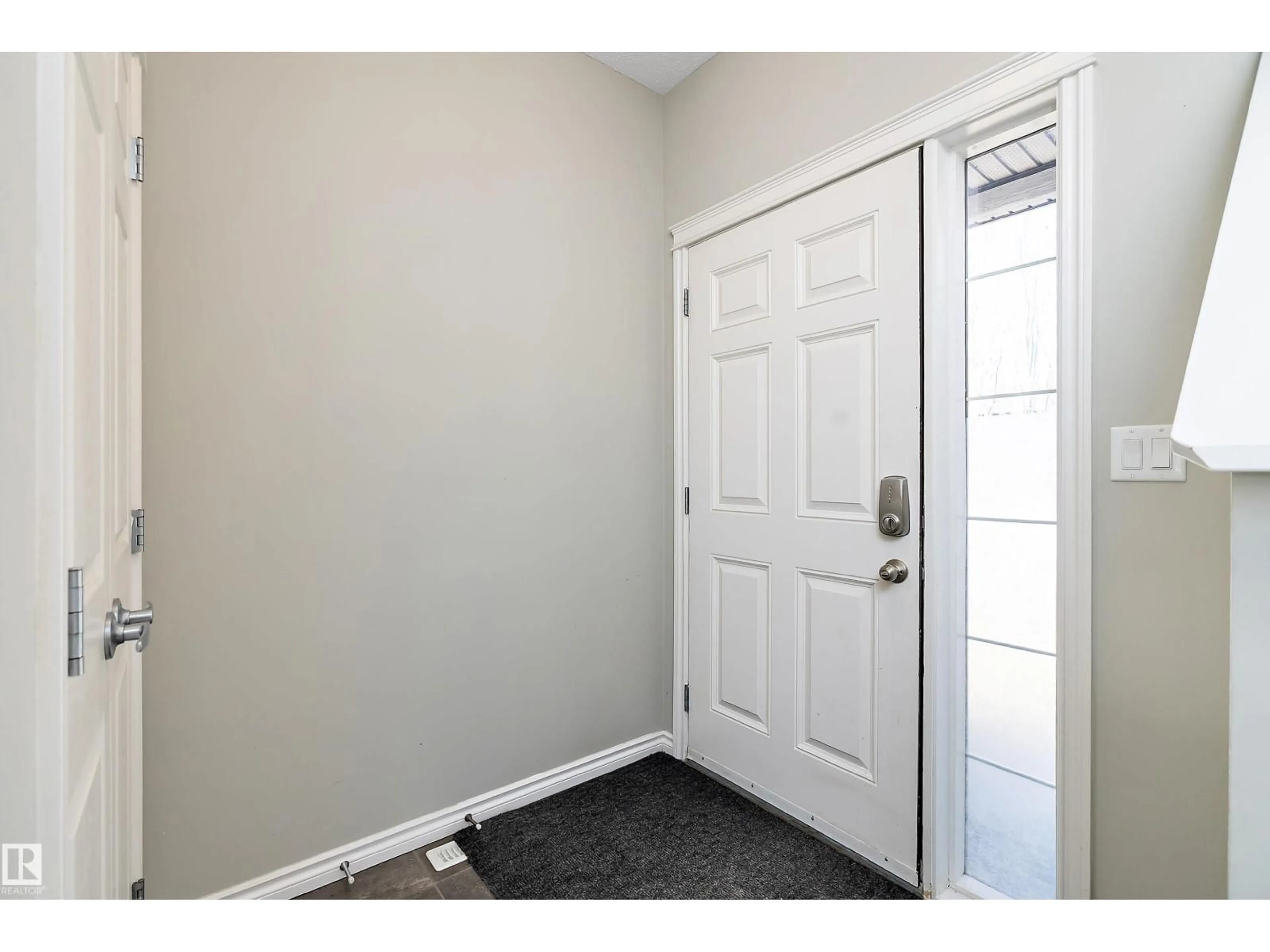 Indoor entryway for 215 HARVEST RIDGE DR, Spruce Grove Alberta T7X0E9