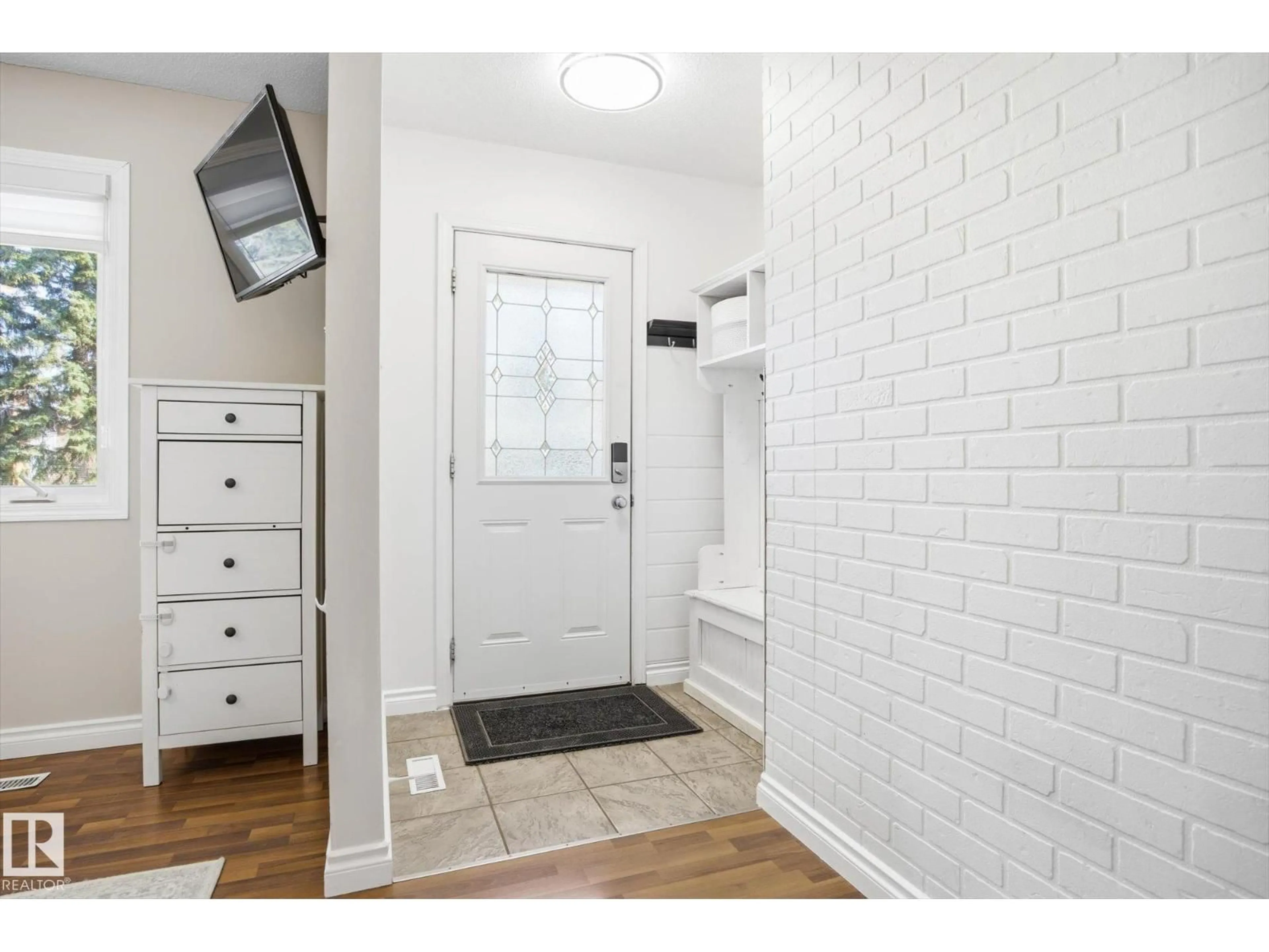 Indoor entryway for 29 MORELAND RD, Sherwood Park Alberta T8A0P4