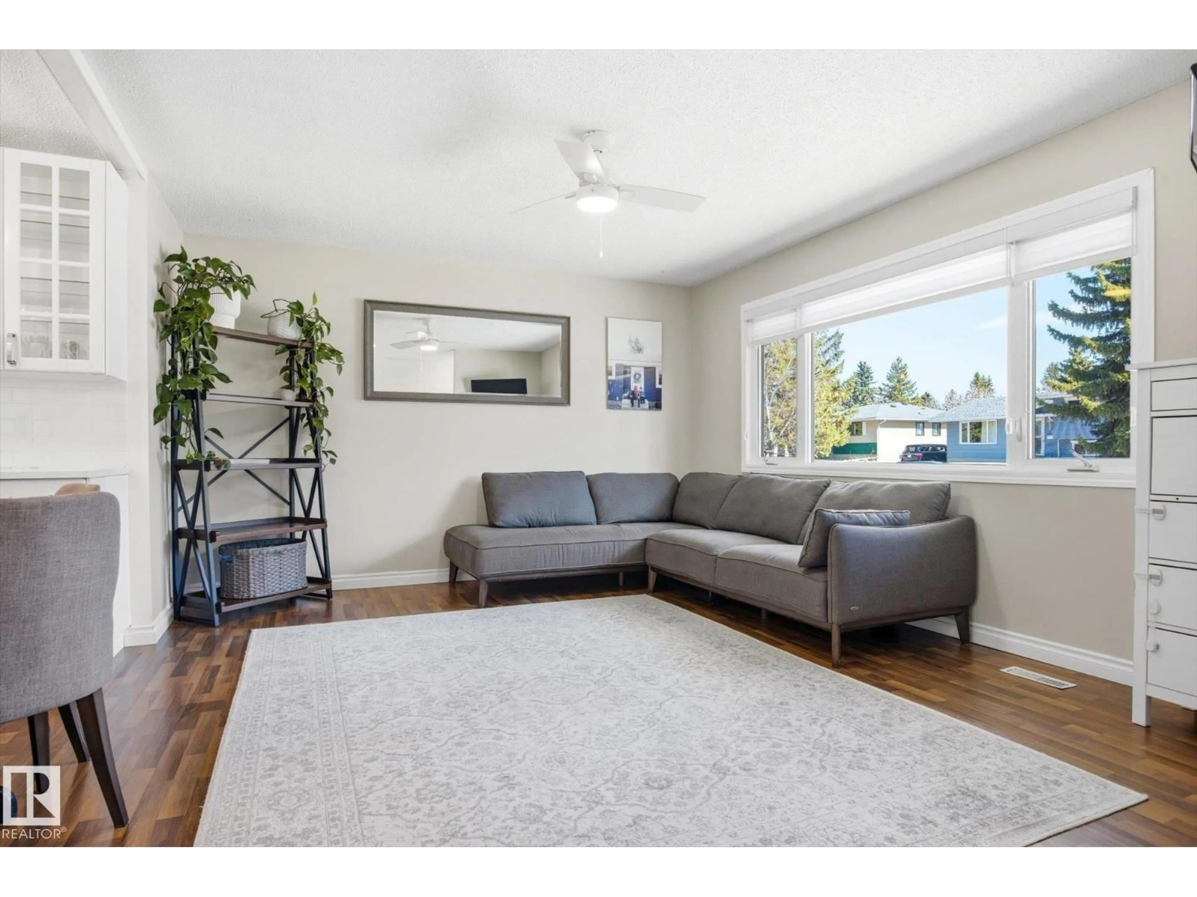 Living room with furniture, unknown for 29 MORELAND RD, Sherwood Park Alberta T8A0P4