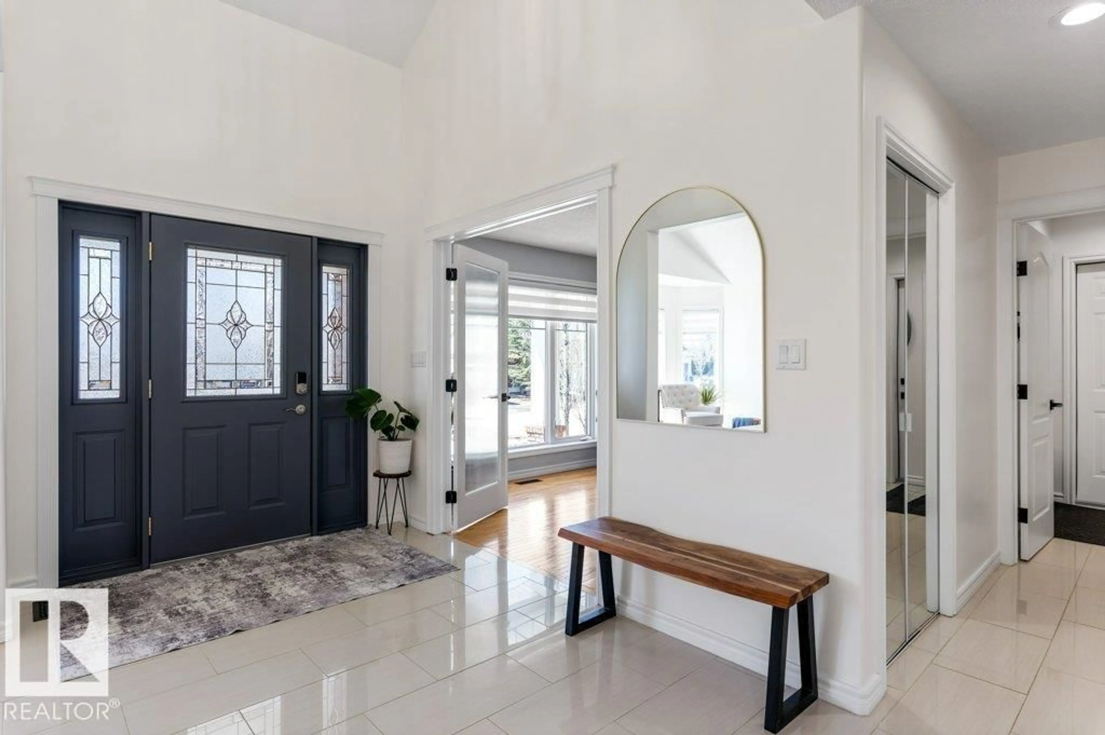 Indoor entryway for 22 KINGSFORD CR, St. Albert Alberta T8N7A7