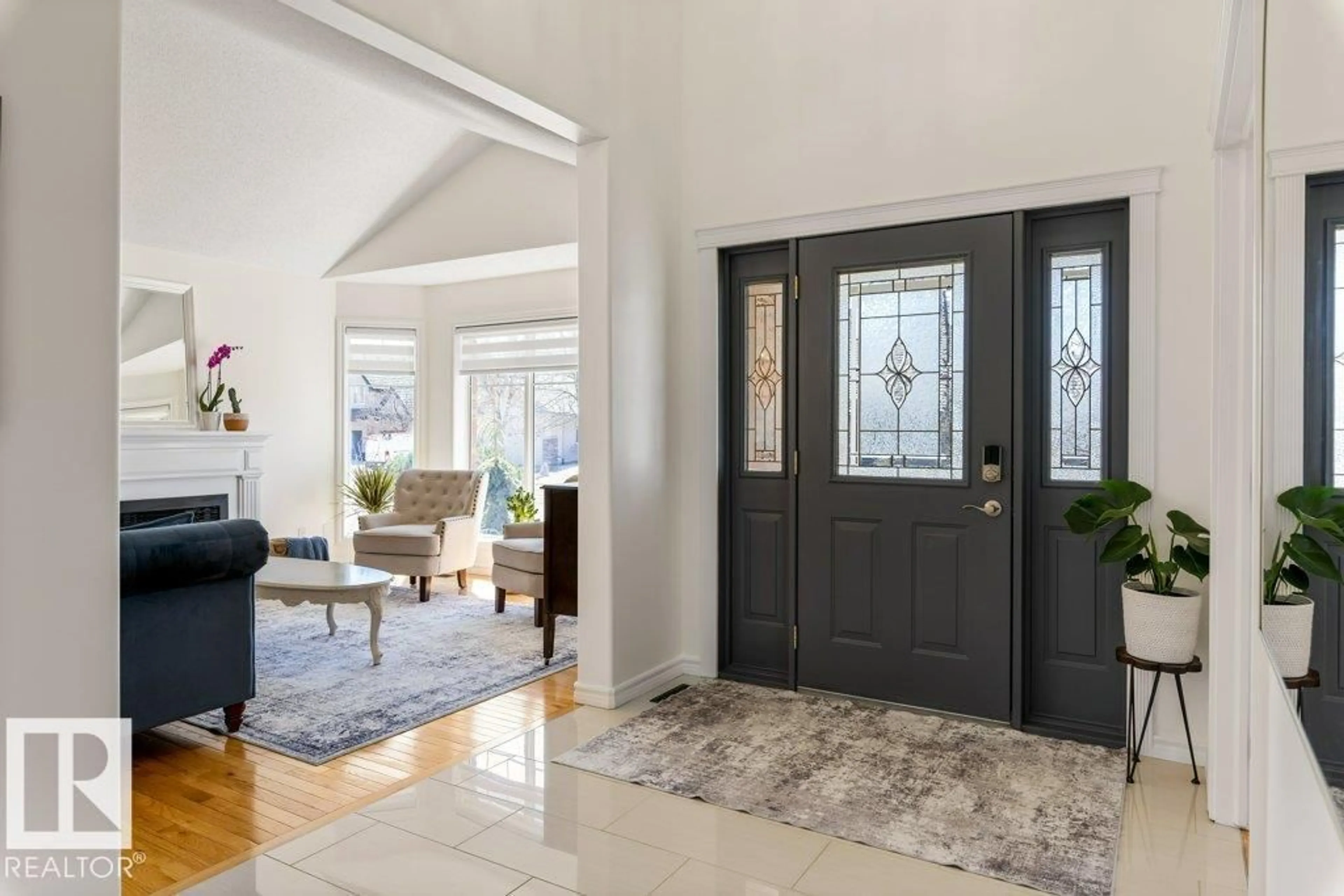 Indoor entryway for 22 KINGSFORD CR, St. Albert Alberta T8N7A7