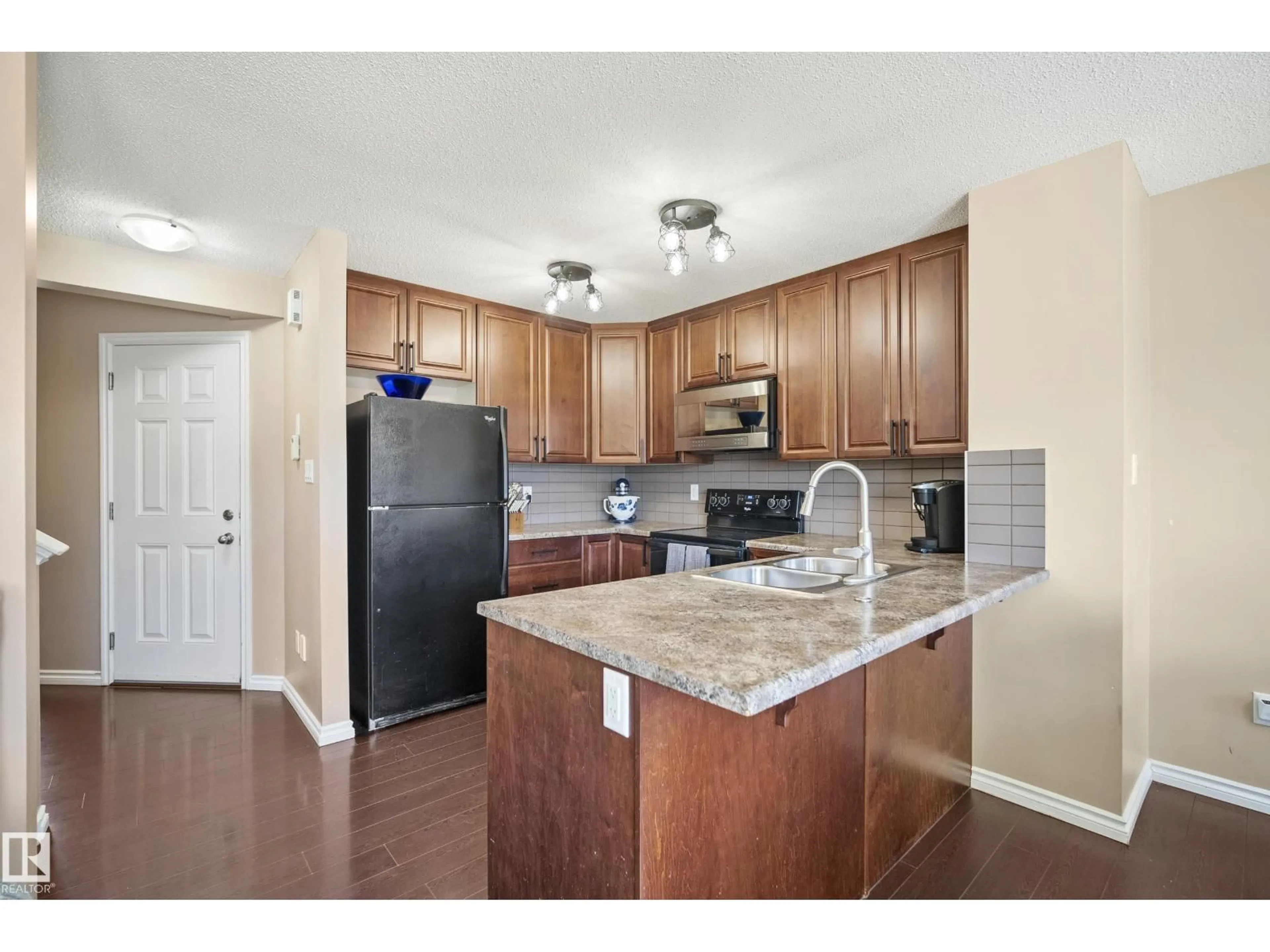 Standard kitchen, unknown for #9 - 9231 213 ST, Edmonton Alberta T5T4K1