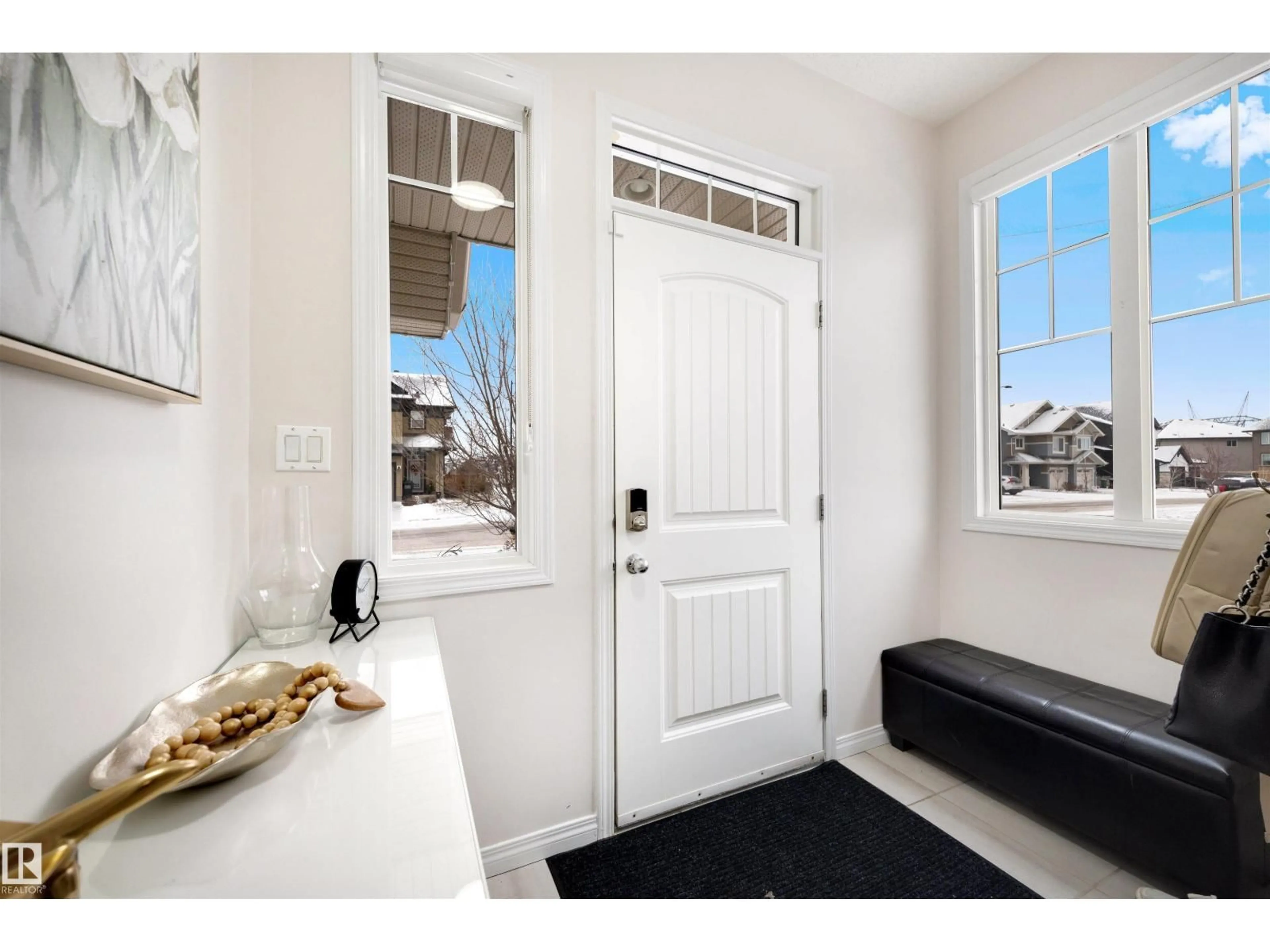 Indoor entryway for 2504 COUGHLAN RD, Edmonton Alberta T6W2X8
