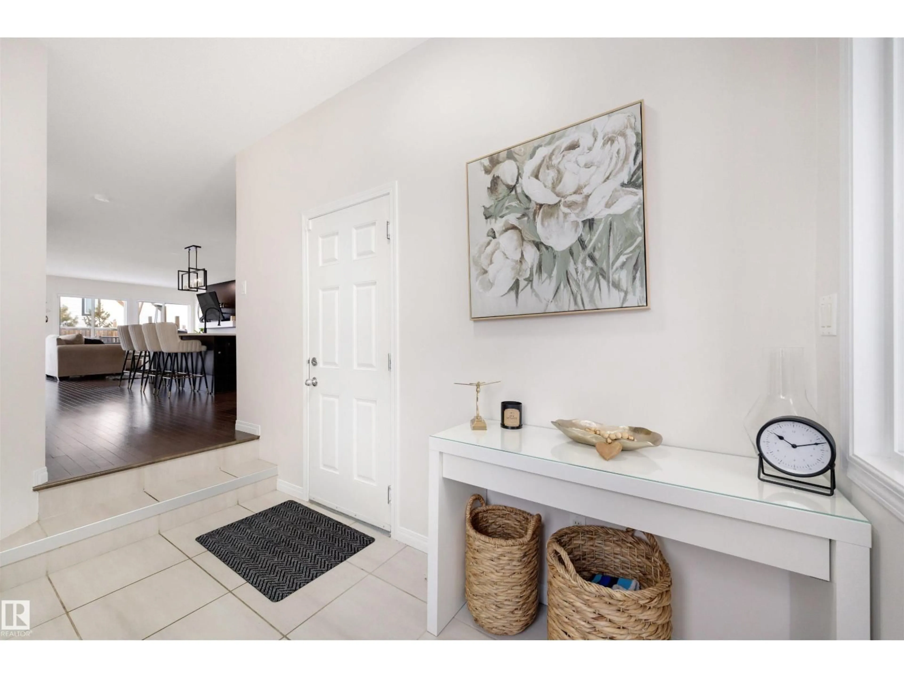 Indoor entryway for 2504 COUGHLAN RD, Edmonton Alberta T6W2X8
