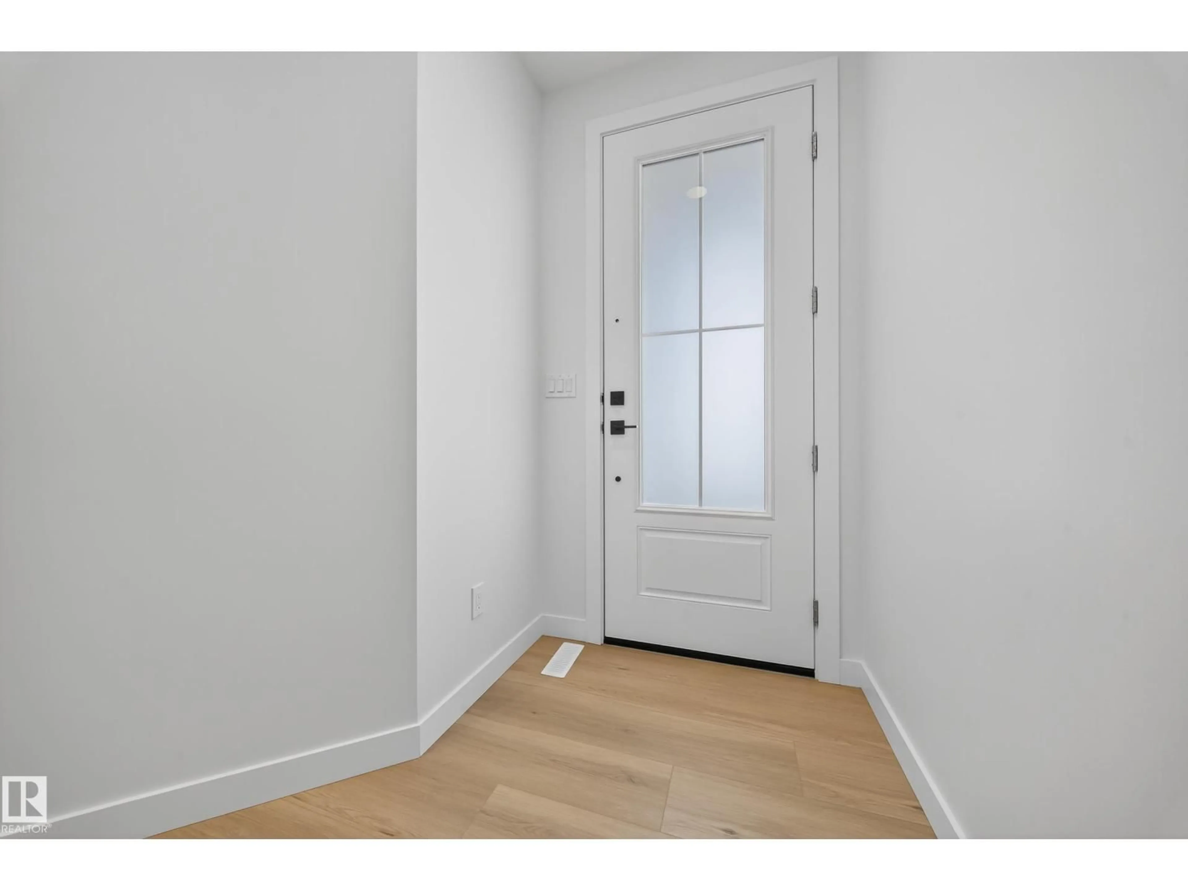 Indoor entryway for 3285 CHERNOWSKI WAY, Edmonton Alberta T6W5K6