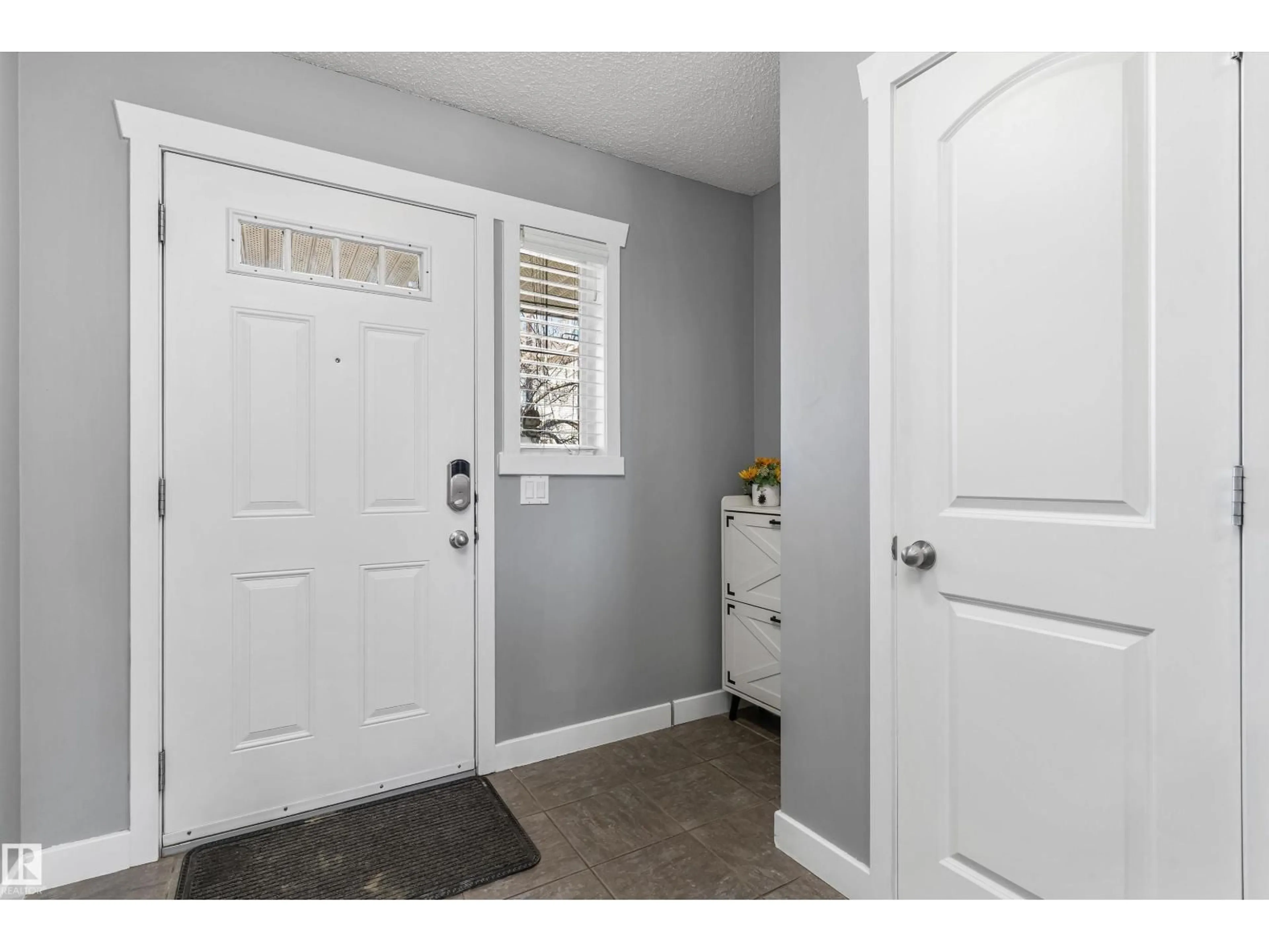 Indoor entryway for NW - 82 14208 ST, Edmonton Alberta T5Y0E4