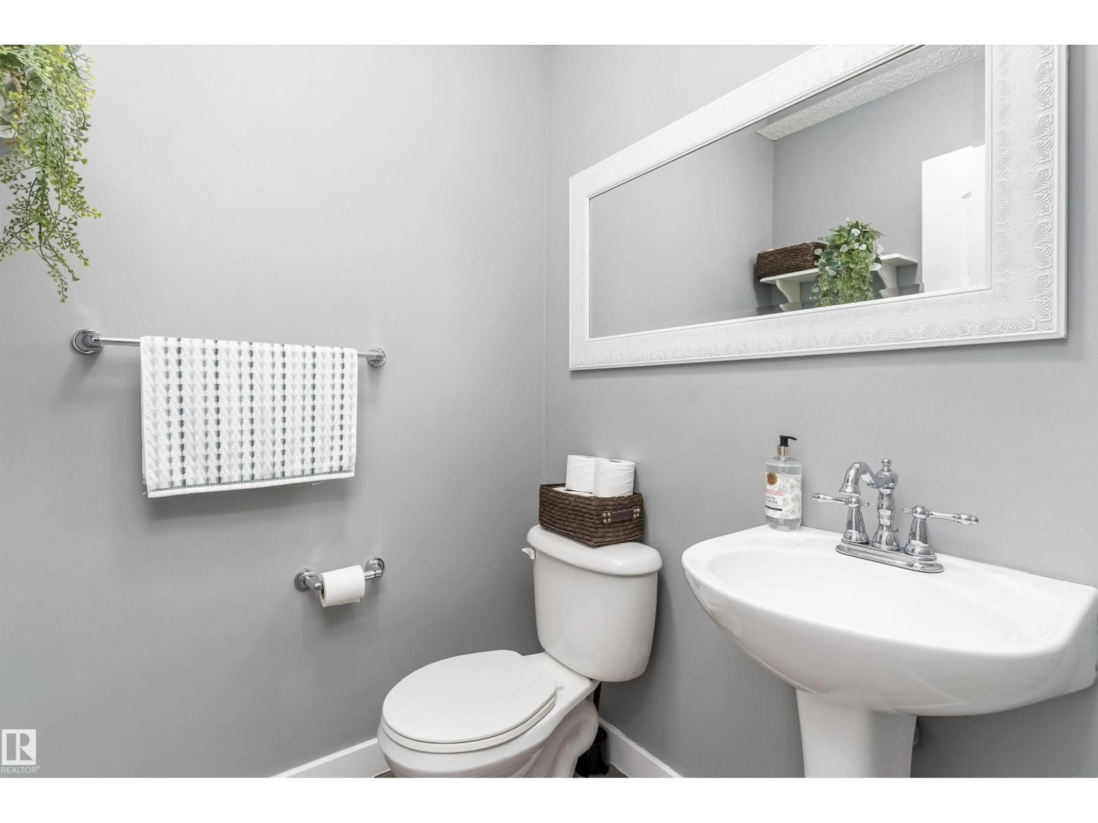 Standard bathroom, ceramic/tile floor for NW - 82 14208 ST, Edmonton Alberta T5Y0E4
