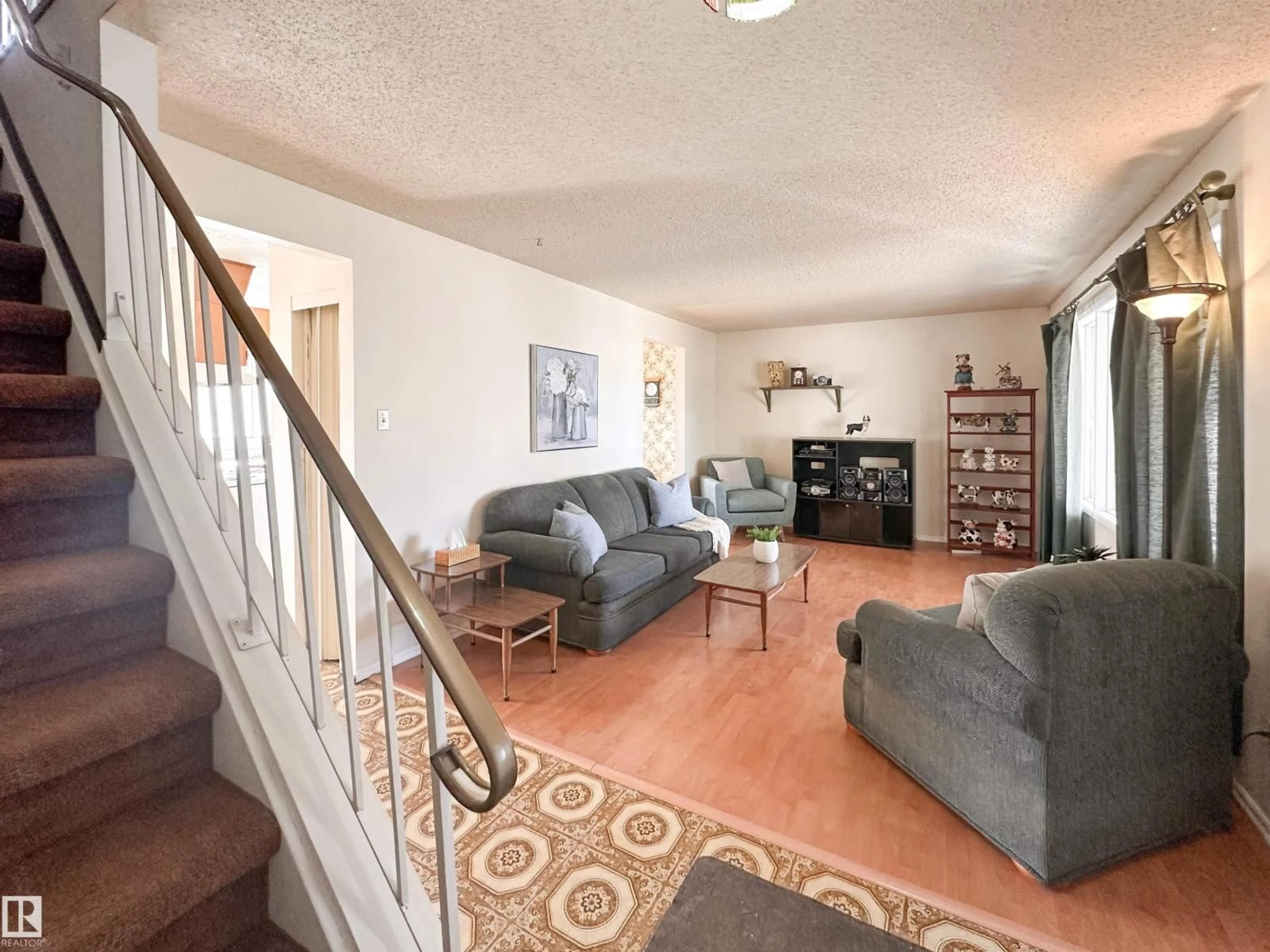 Living room with furniture, unknown for 1 FOREST DR, St. Albert Alberta T8N1W9