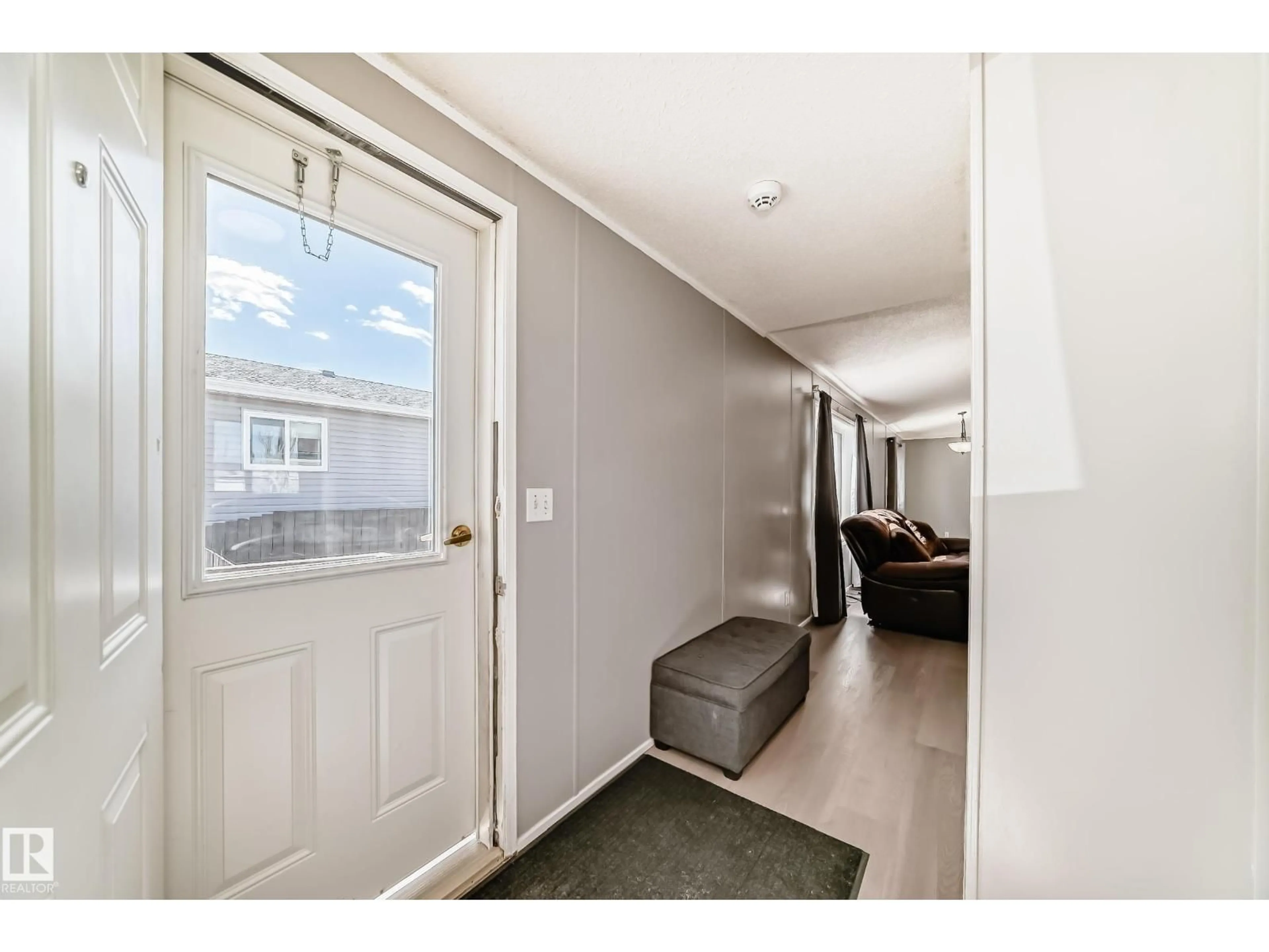 Indoor entryway for 53222 - 783 RANGE ROAD 272, Rural Parkland County Alberta T7X3R1