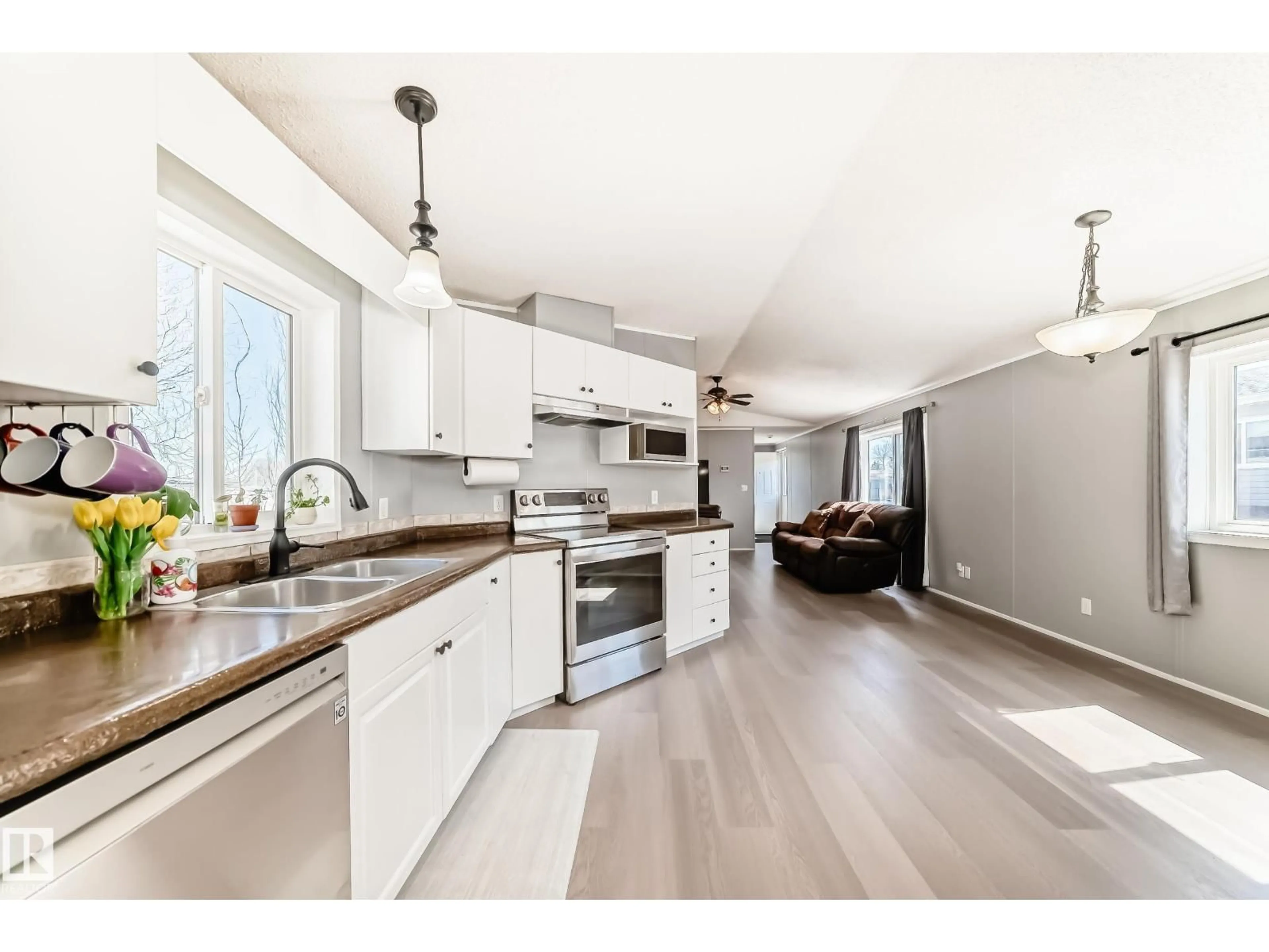 Open concept kitchen, unknown for 53222 - 783 RANGE ROAD 272, Rural Parkland County Alberta T7X3R1