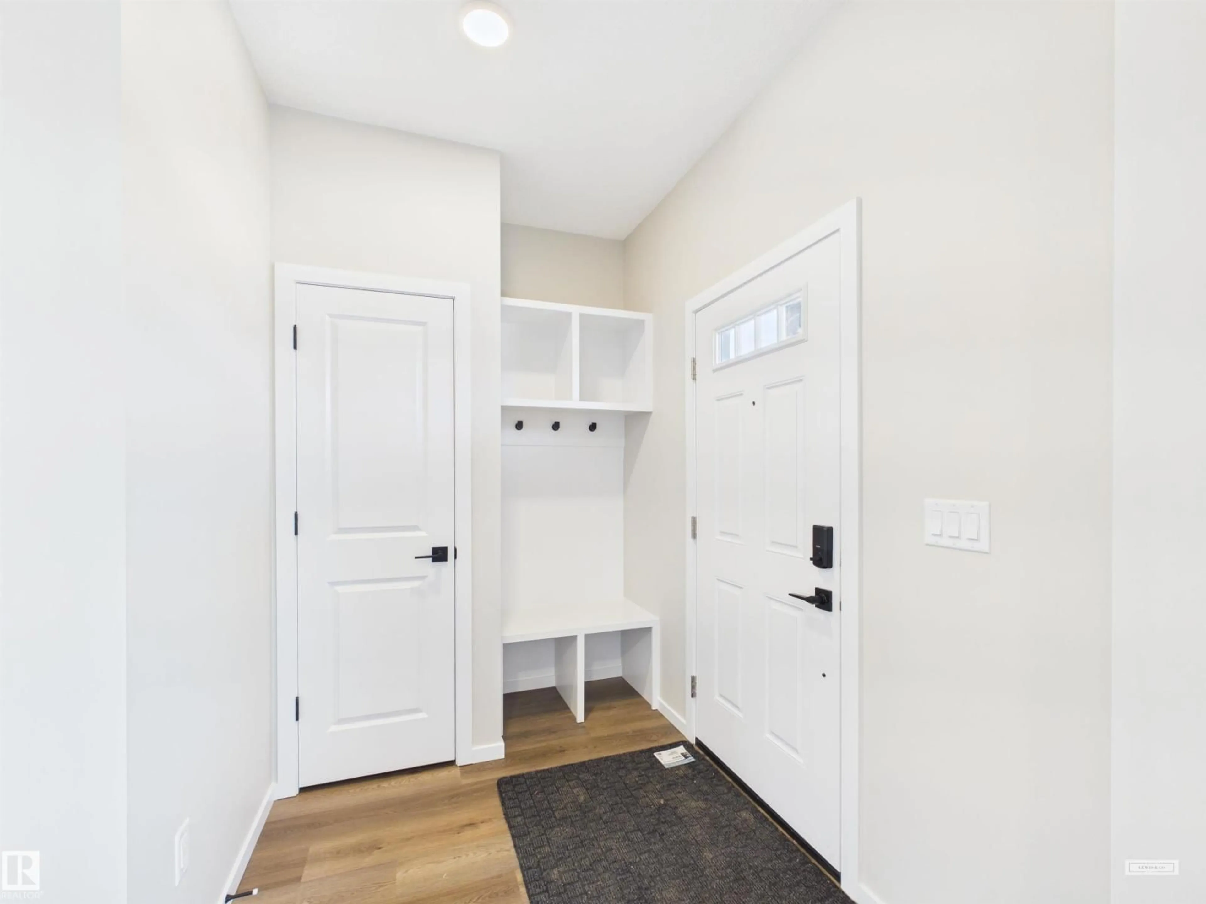 Indoor entryway for 55 SERENO LN, Fort Saskatchewan Alberta T8L0Z9