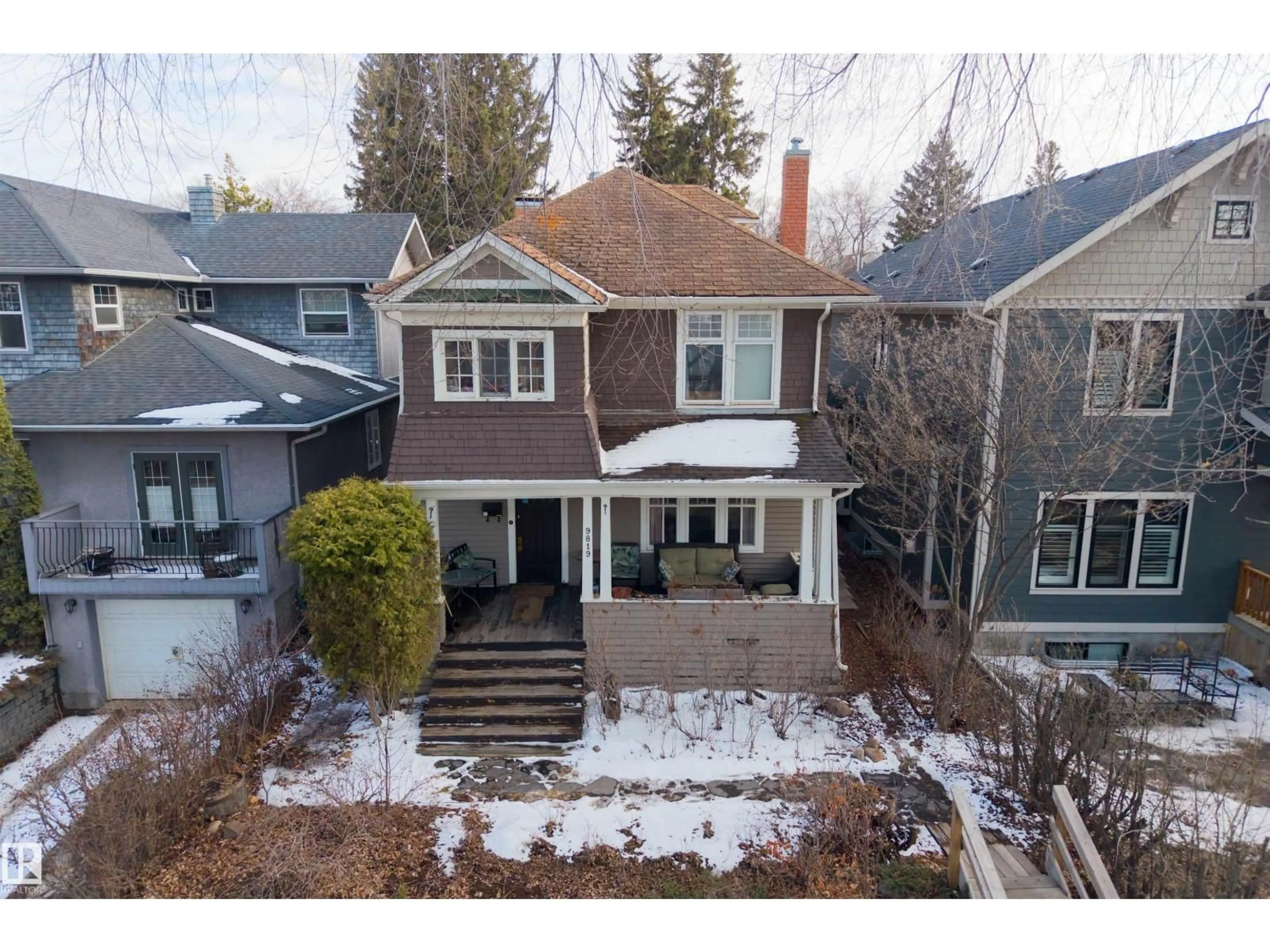 A pic from outside/outdoor area/front of a property/back of a property/a pic from drone, street for 9819 92 AV, Edmonton Alberta T6E2V4