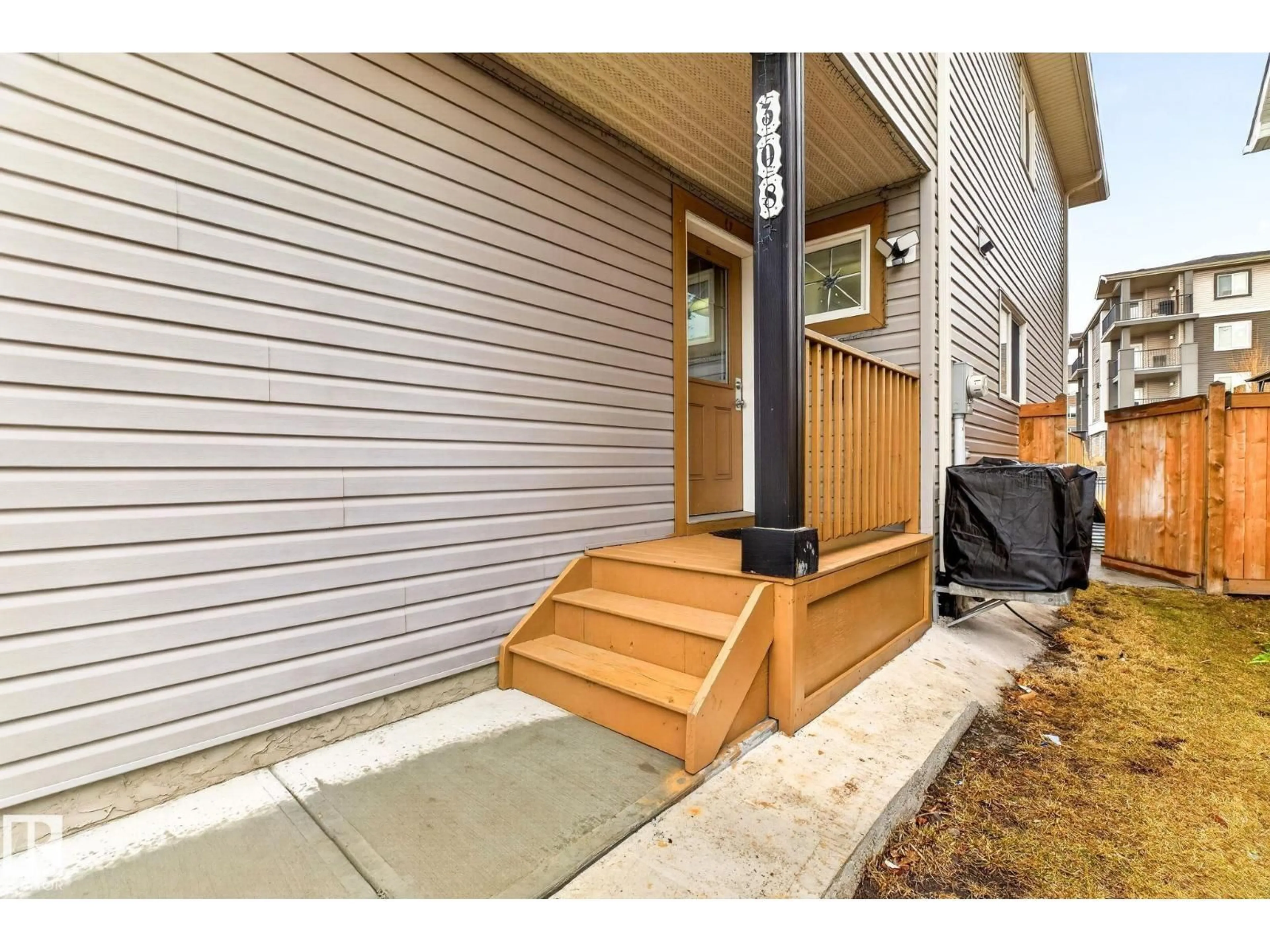 Indoor entryway for NW - 308 42 AV, Edmonton Alberta T6T1B3