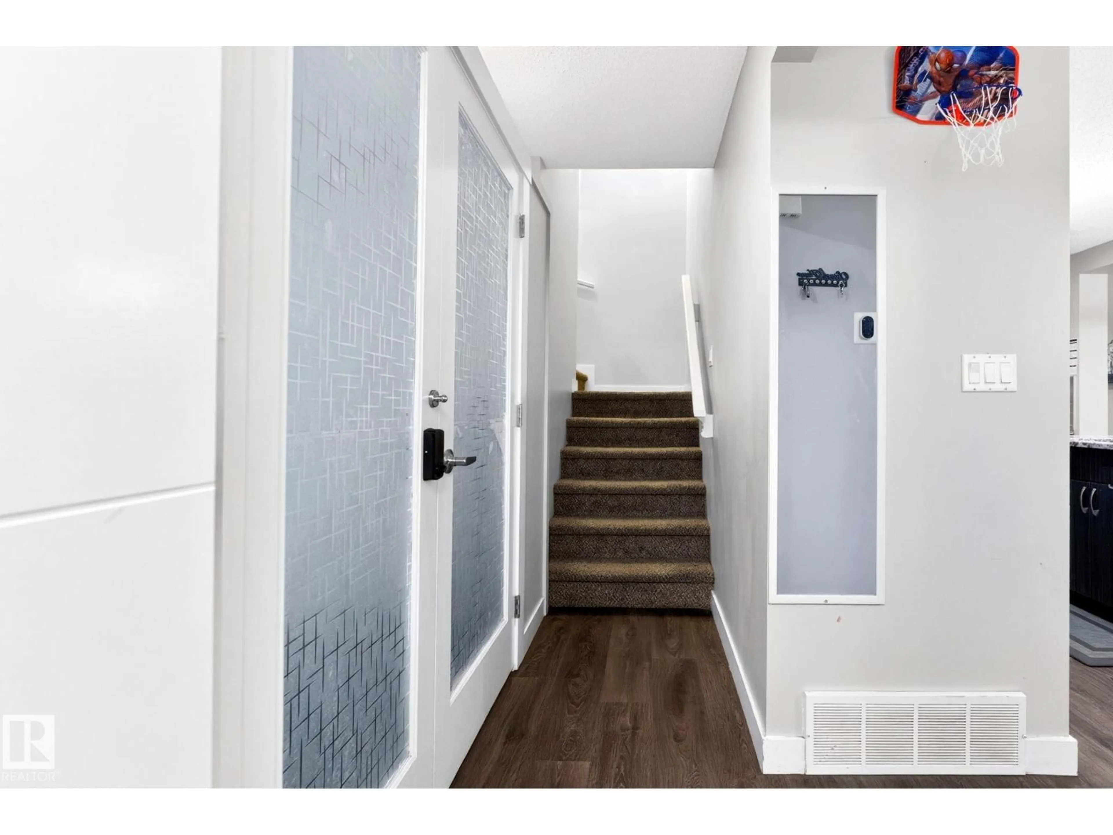 Indoor entryway for NW - 308 42 AV, Edmonton Alberta T6T1B3