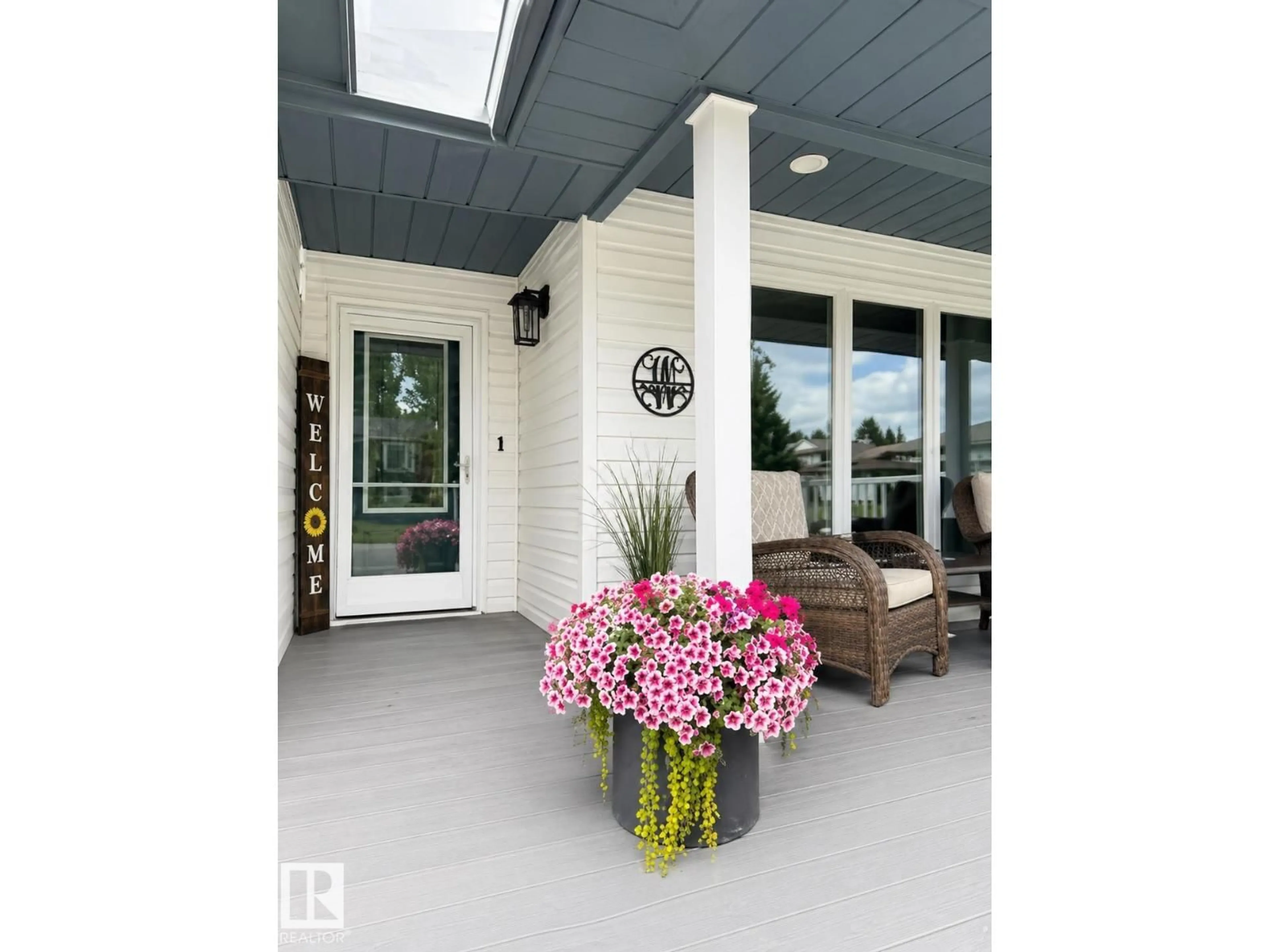 Indoor entryway for 1802 2 AV, Cold Lake Alberta T9M1E3
