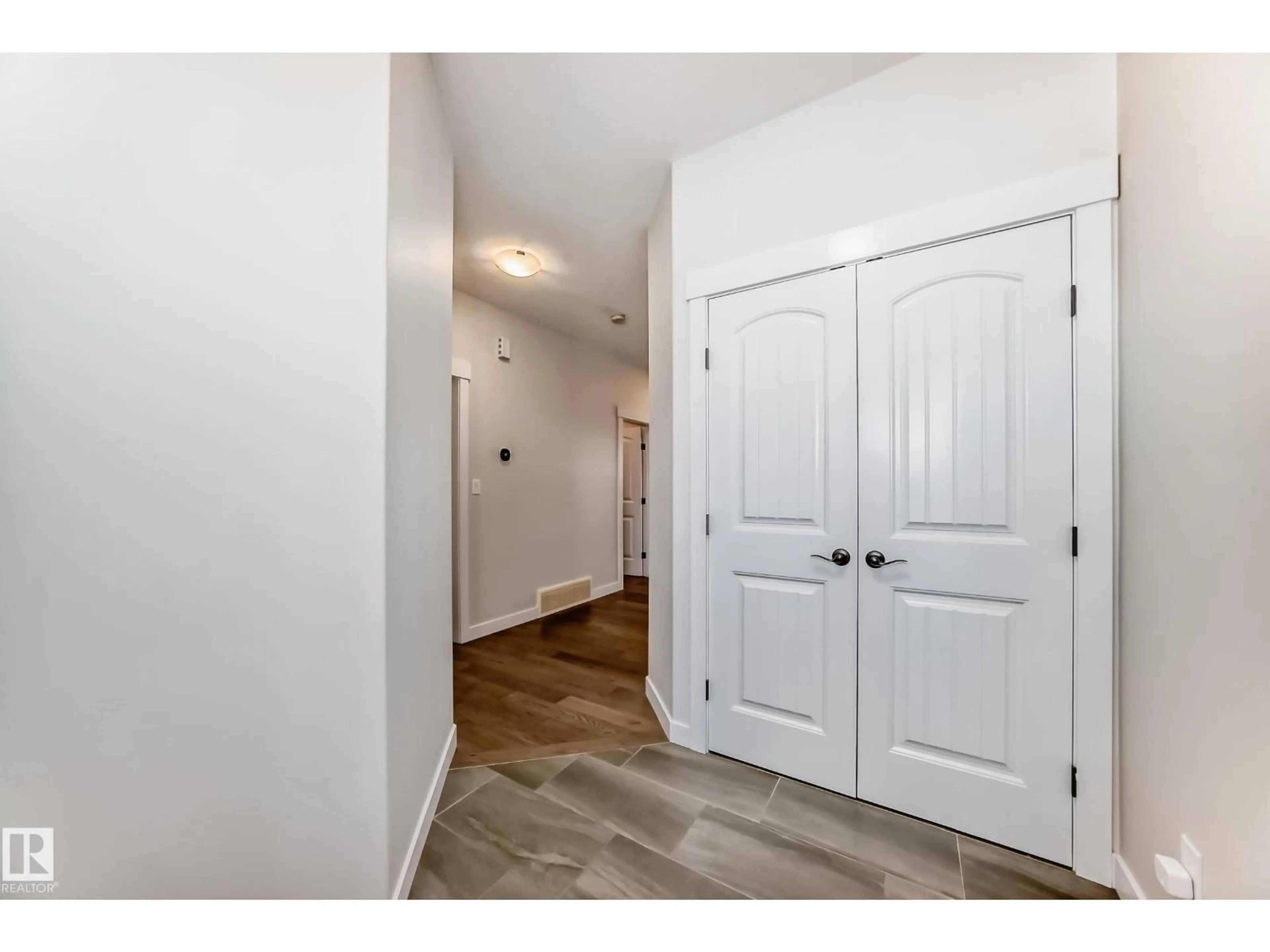 Indoor entryway for 6479 ELSTON LO, Edmonton Alberta T6M0V9
