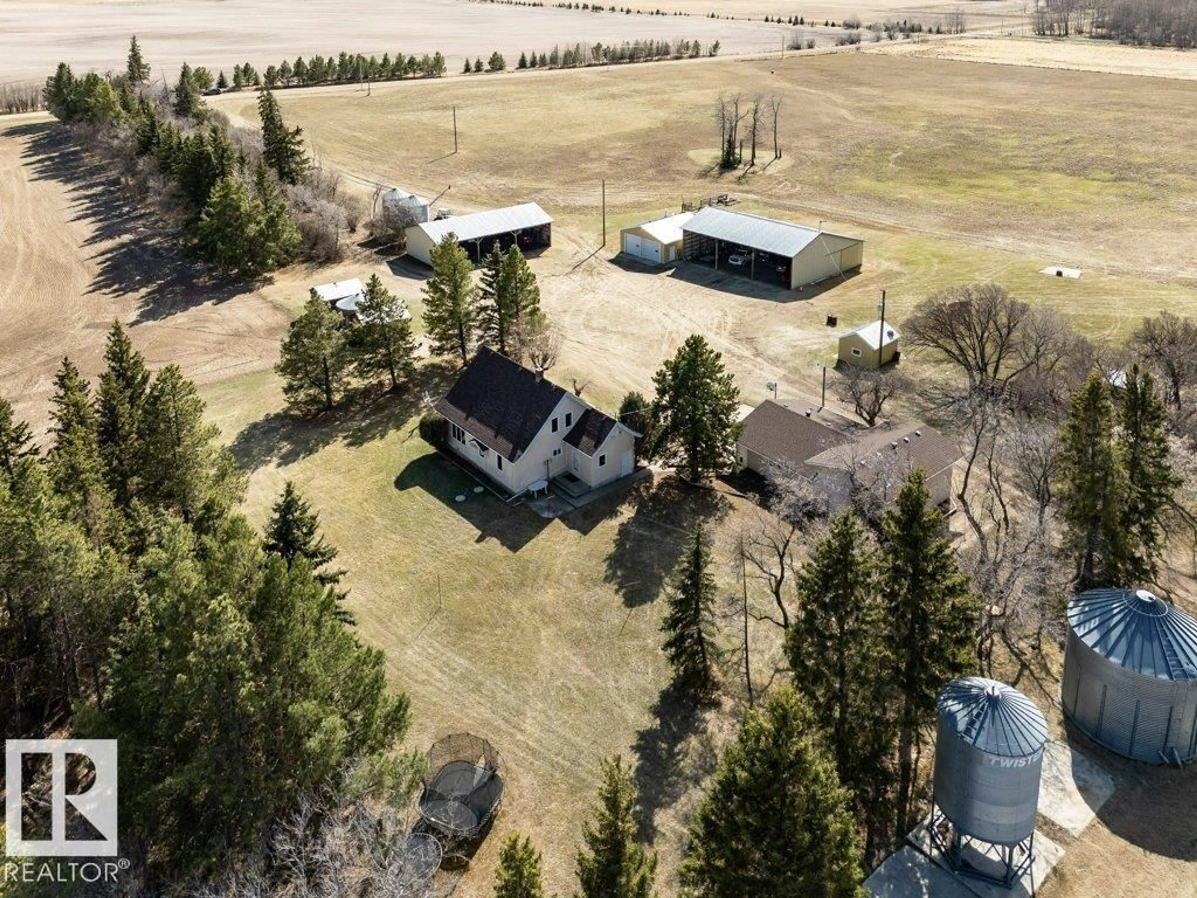 A pic from outside/outdoor area/front of a property/back of a property/a pic from drone, unknown for 27110 TWP RD 513, Rural Parkland County Alberta T7Y1H1