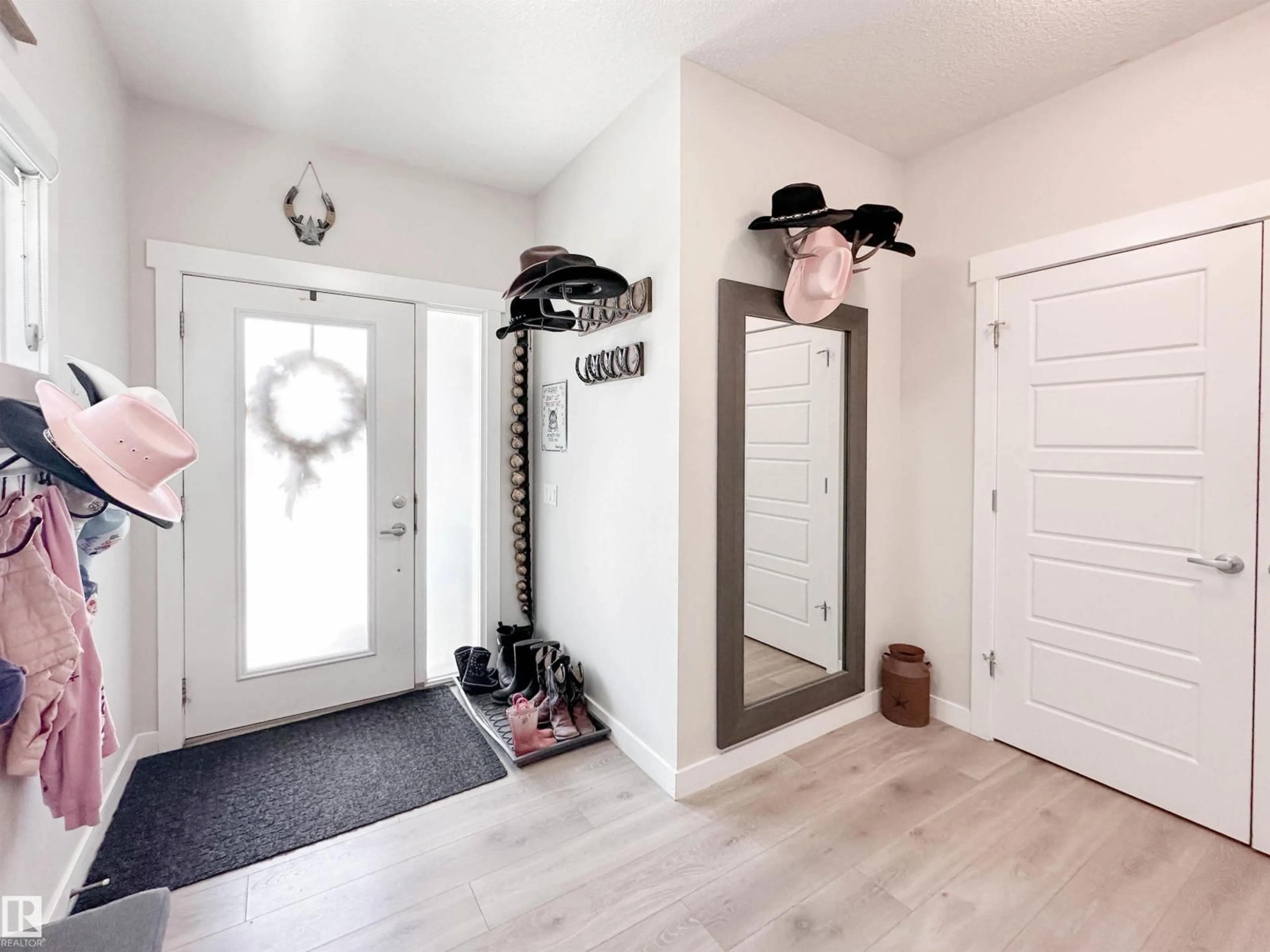 Indoor entryway for 103 JOYAL WY, St. Albert Alberta T8N7V5