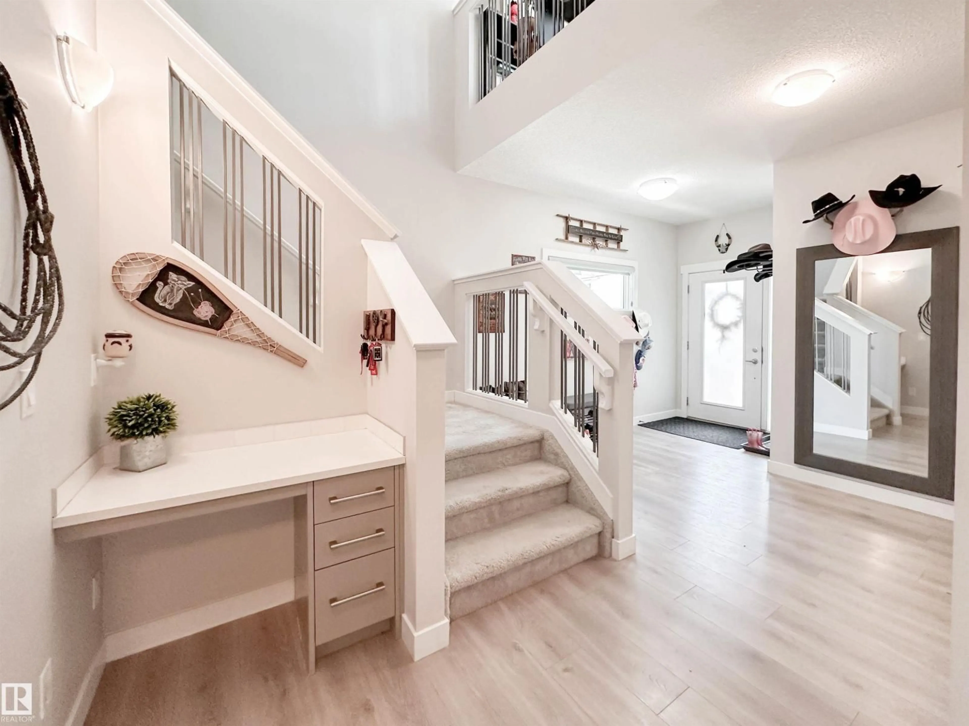 Indoor entryway for 103 JOYAL WY, St. Albert Alberta T8N7V5