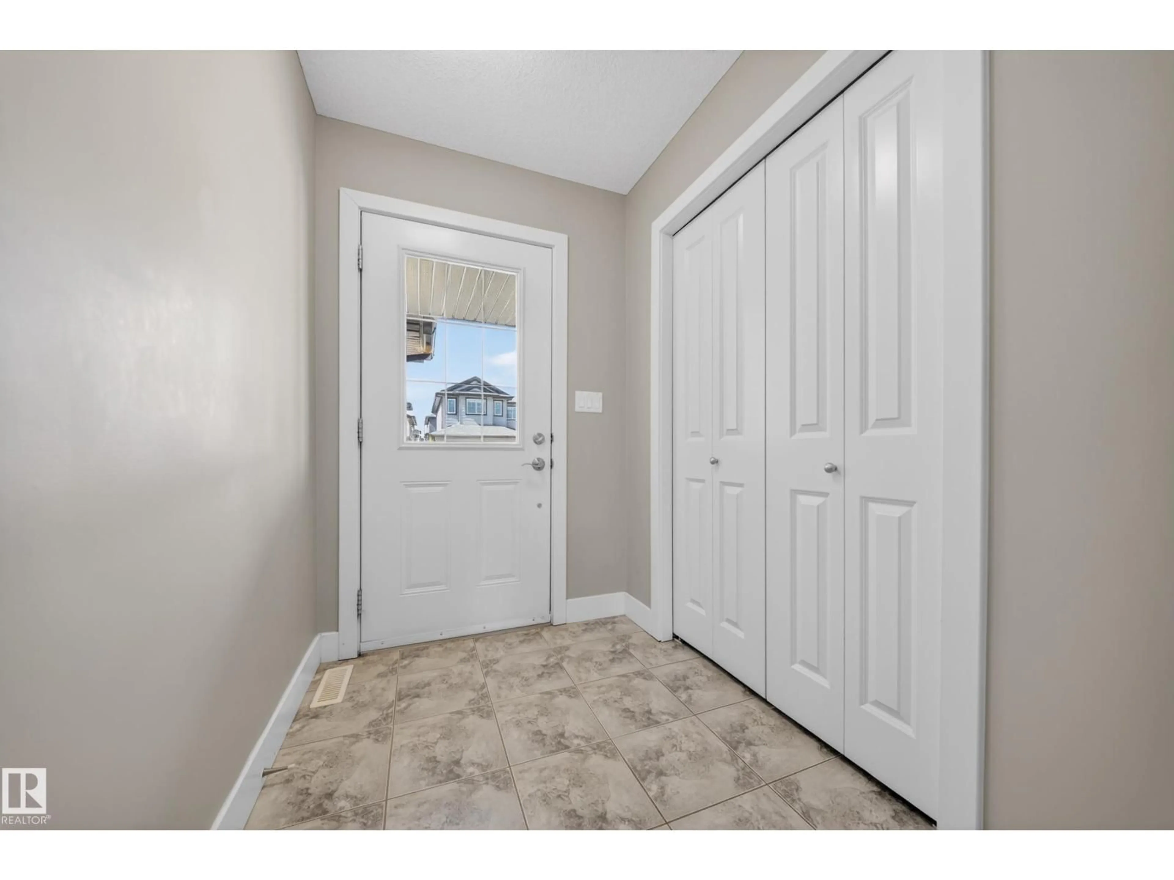 Indoor entryway for 16717 60 ST, Edmonton Alberta T5Y0W6