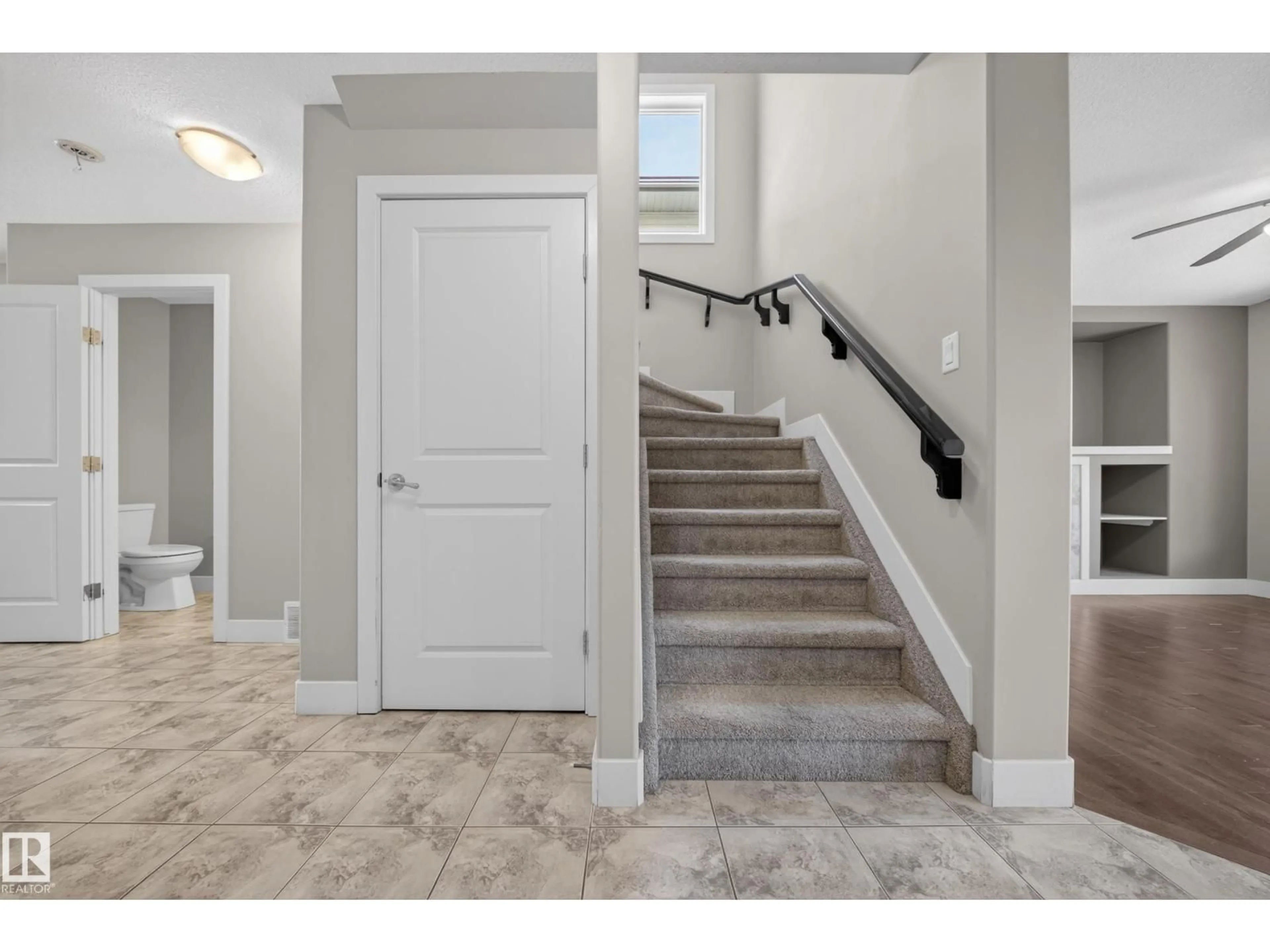 Indoor entryway for 16717 60 ST, Edmonton Alberta T5Y0W6