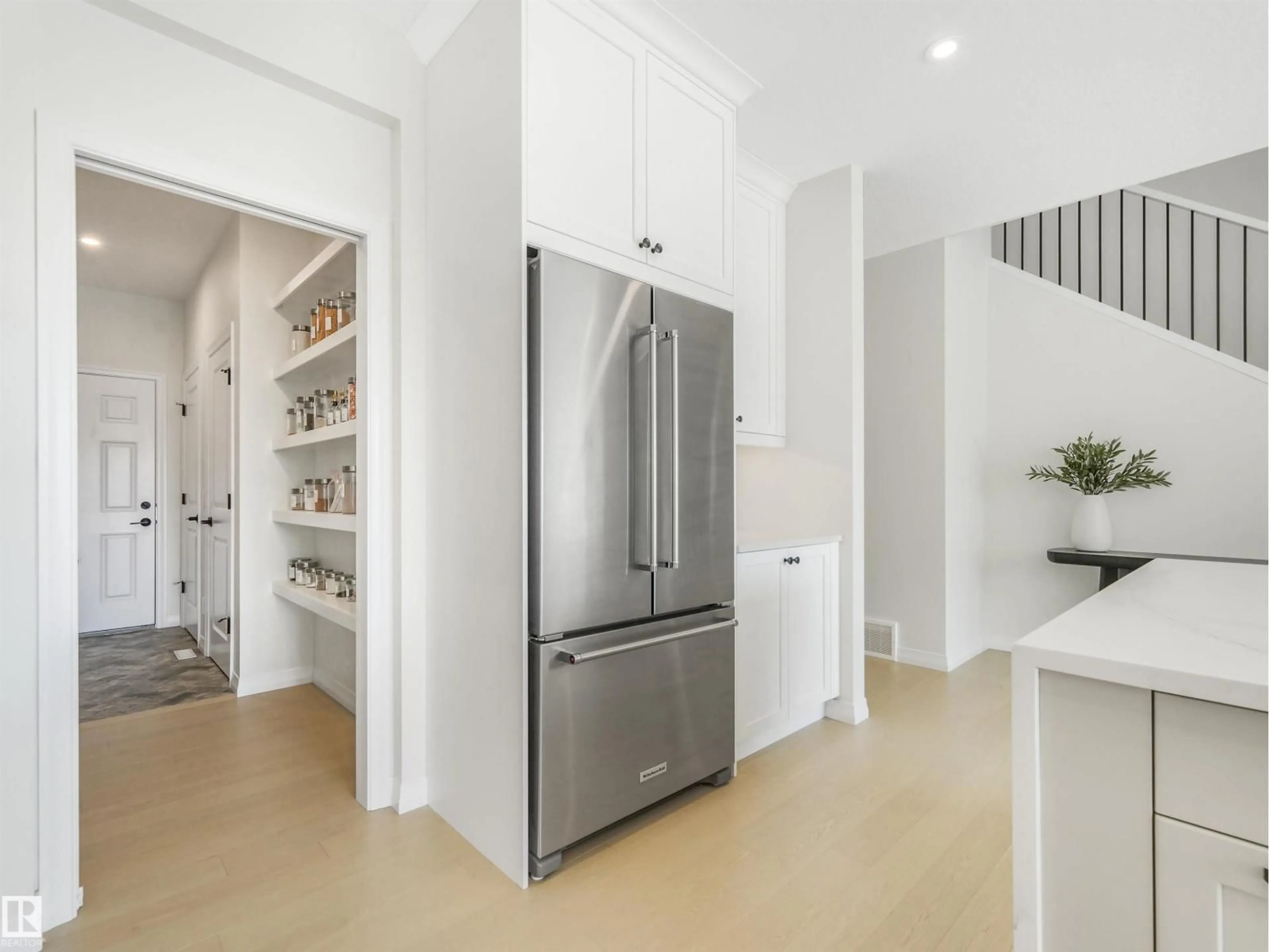 Contemporary kitchen, unknown for 19 NETTLE CR, St. Albert Alberta T8N7Z8