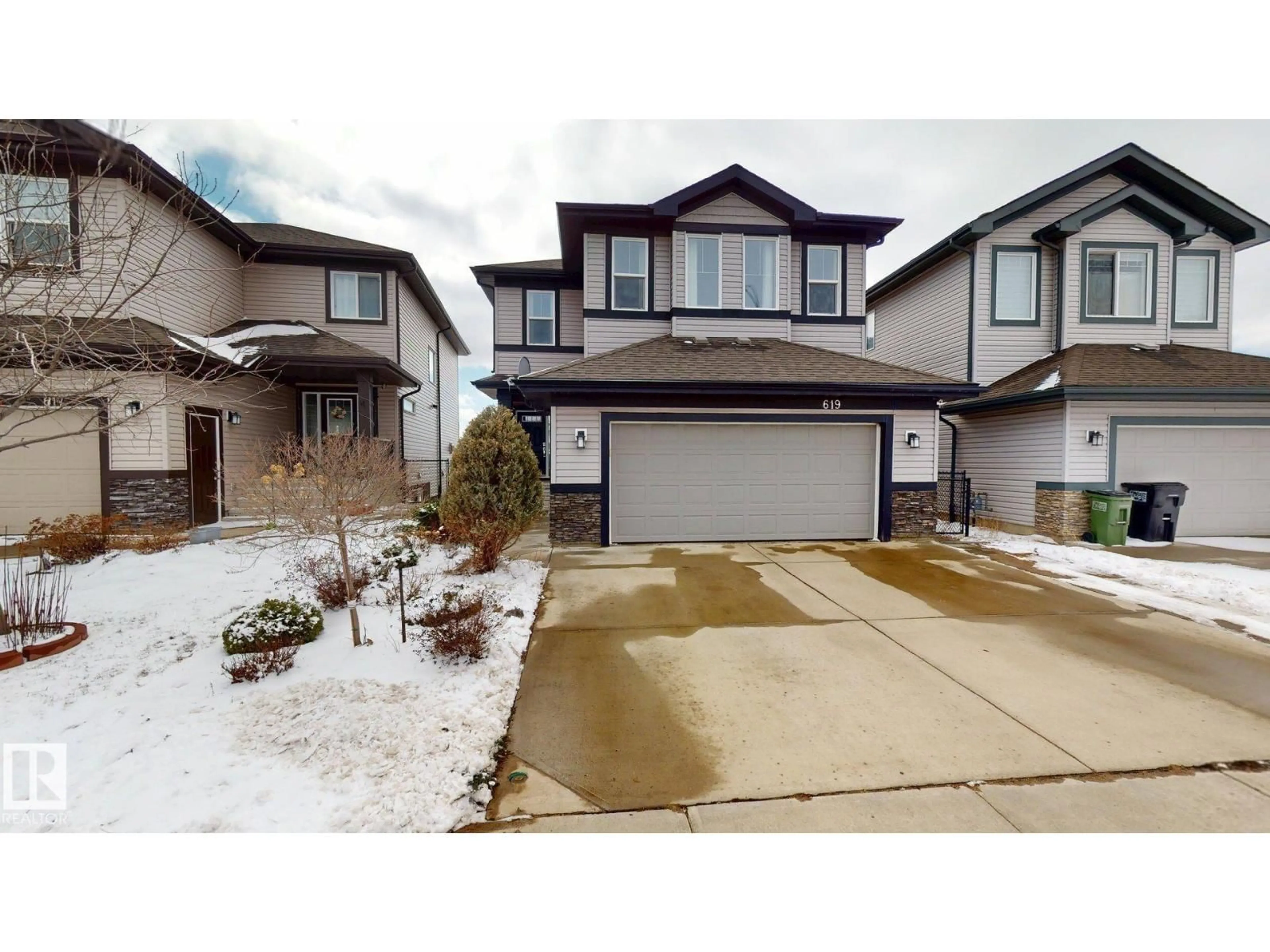 A pic from outside/outdoor area/front of a property/back of a property/a pic from drone, street for 619 HUDSON RD, Edmonton Alberta T6V0L8