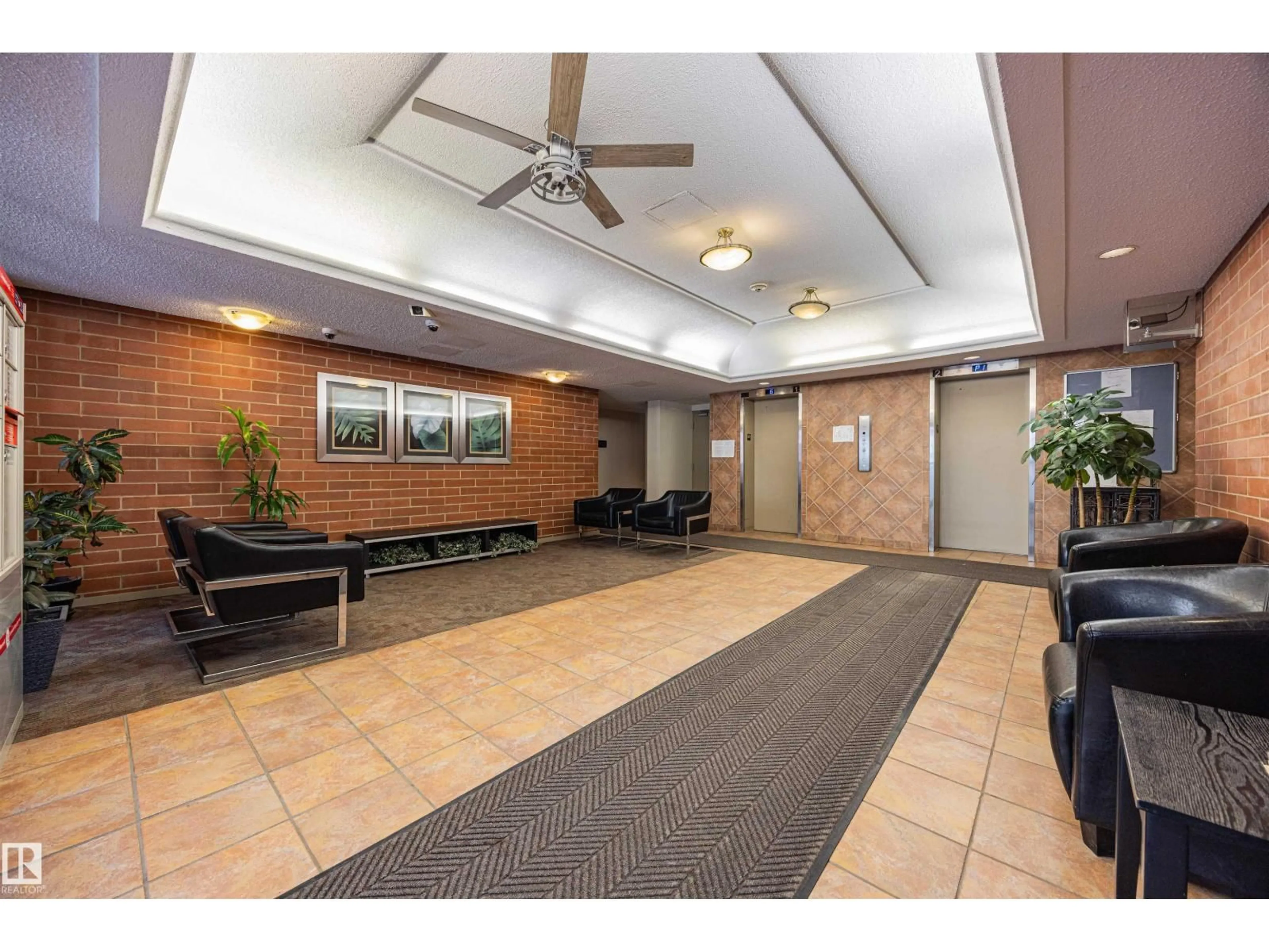 Indoor foyer for NW - 606 9917 ST, Edmonton Alberta T5K2N4