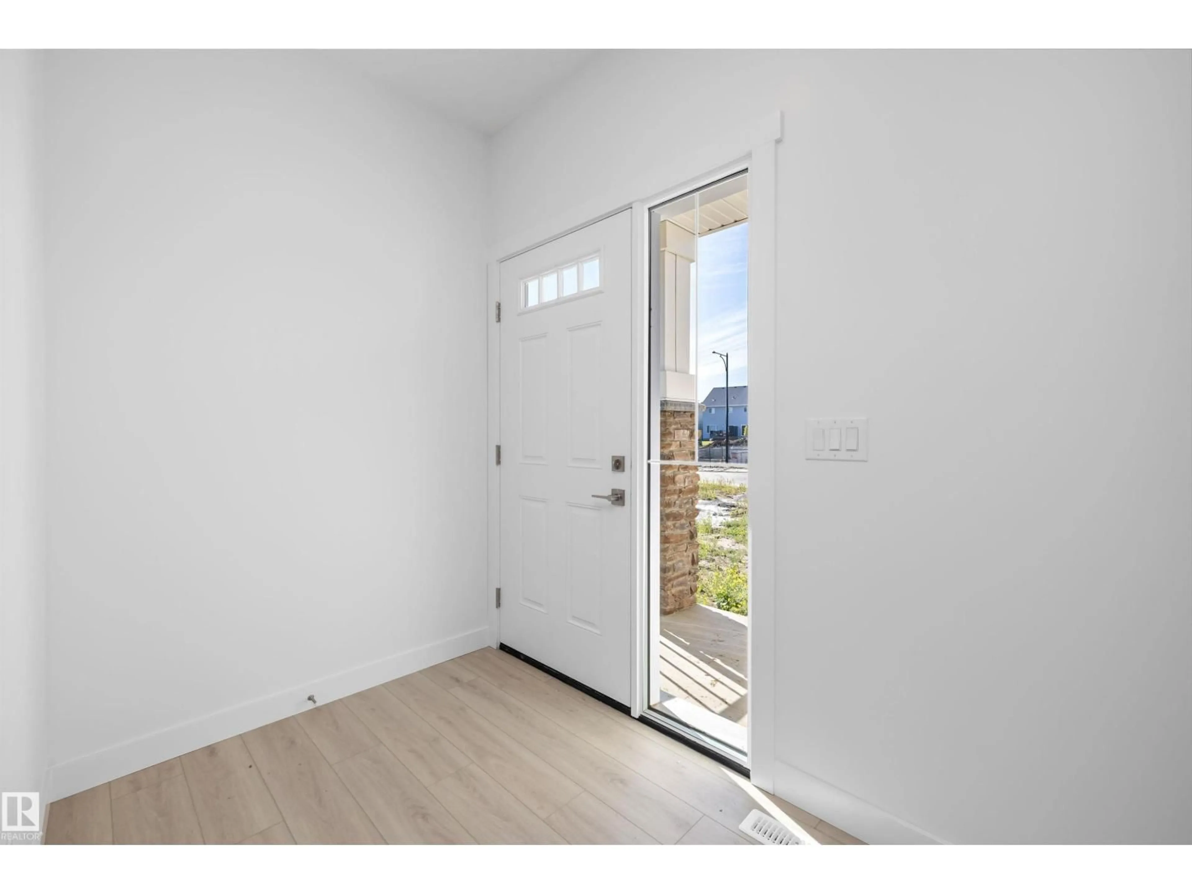 Indoor entryway for 5921 RAVEN CR, Edmonton Alberta T5S0S8