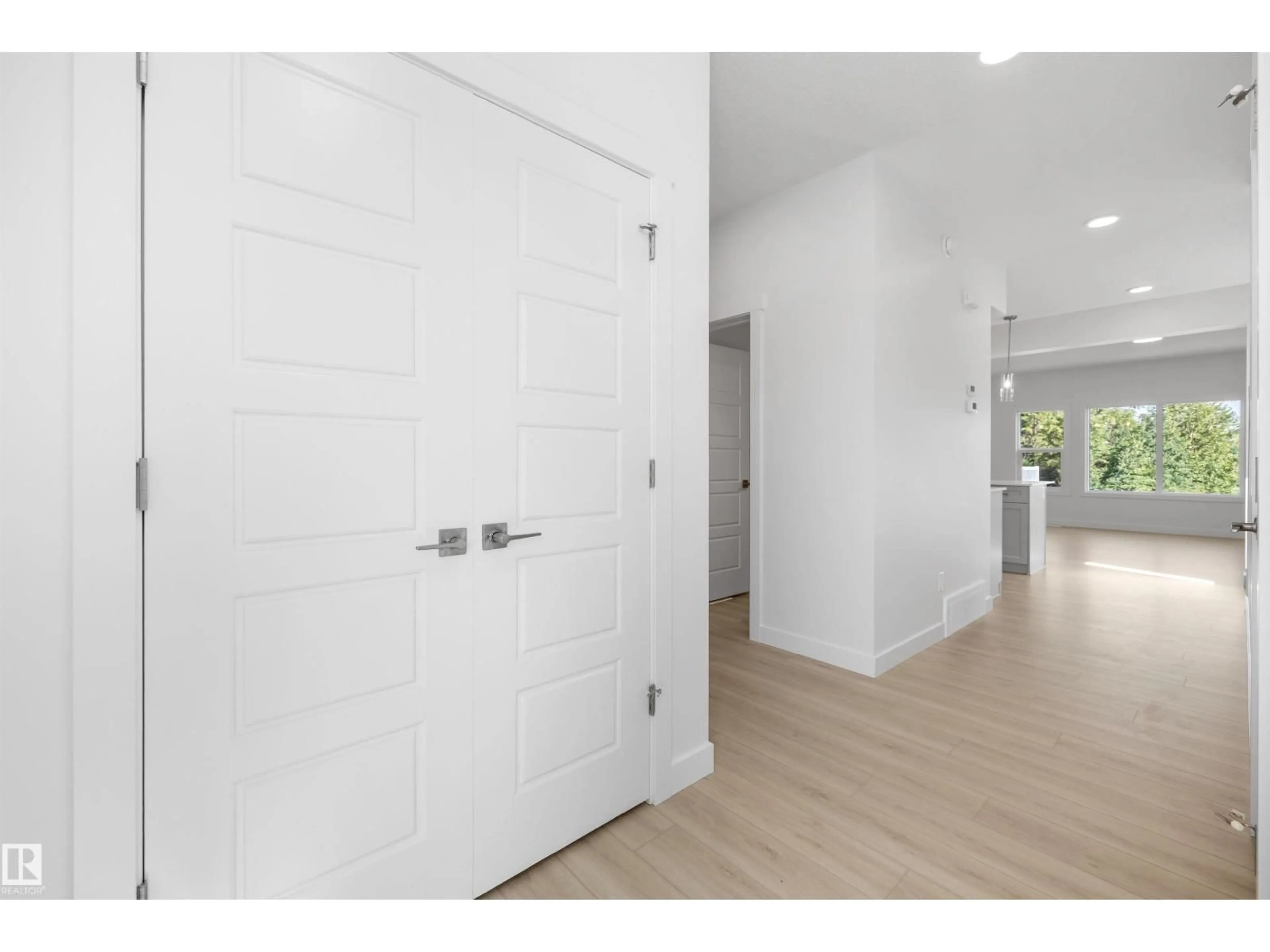 Indoor entryway for 5921 RAVEN CR, Edmonton Alberta T5S0S8
